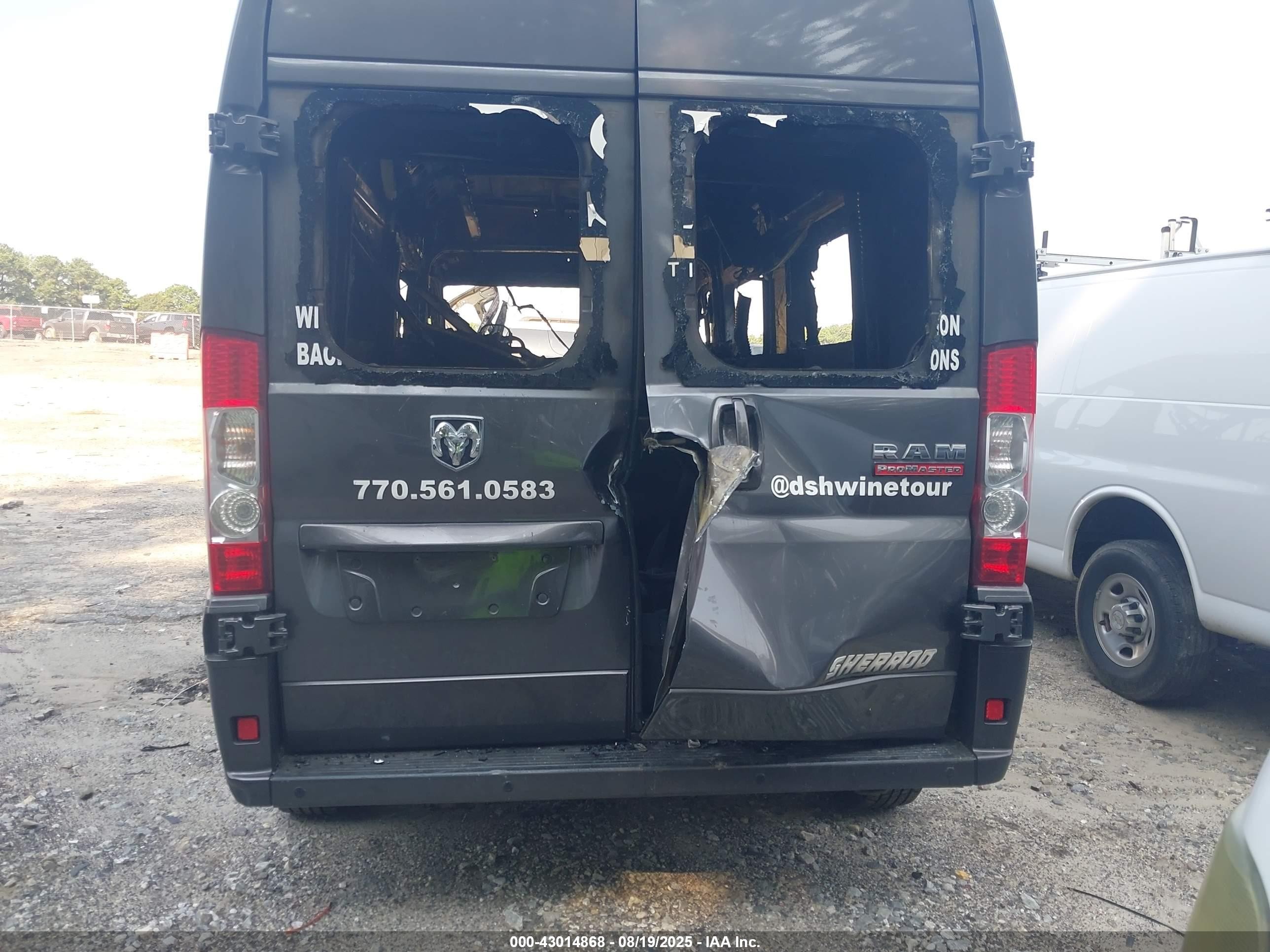2015 Ram Promaster 2500 Window Van High Roof Серый vin: 3C6TRVPG4FE508692