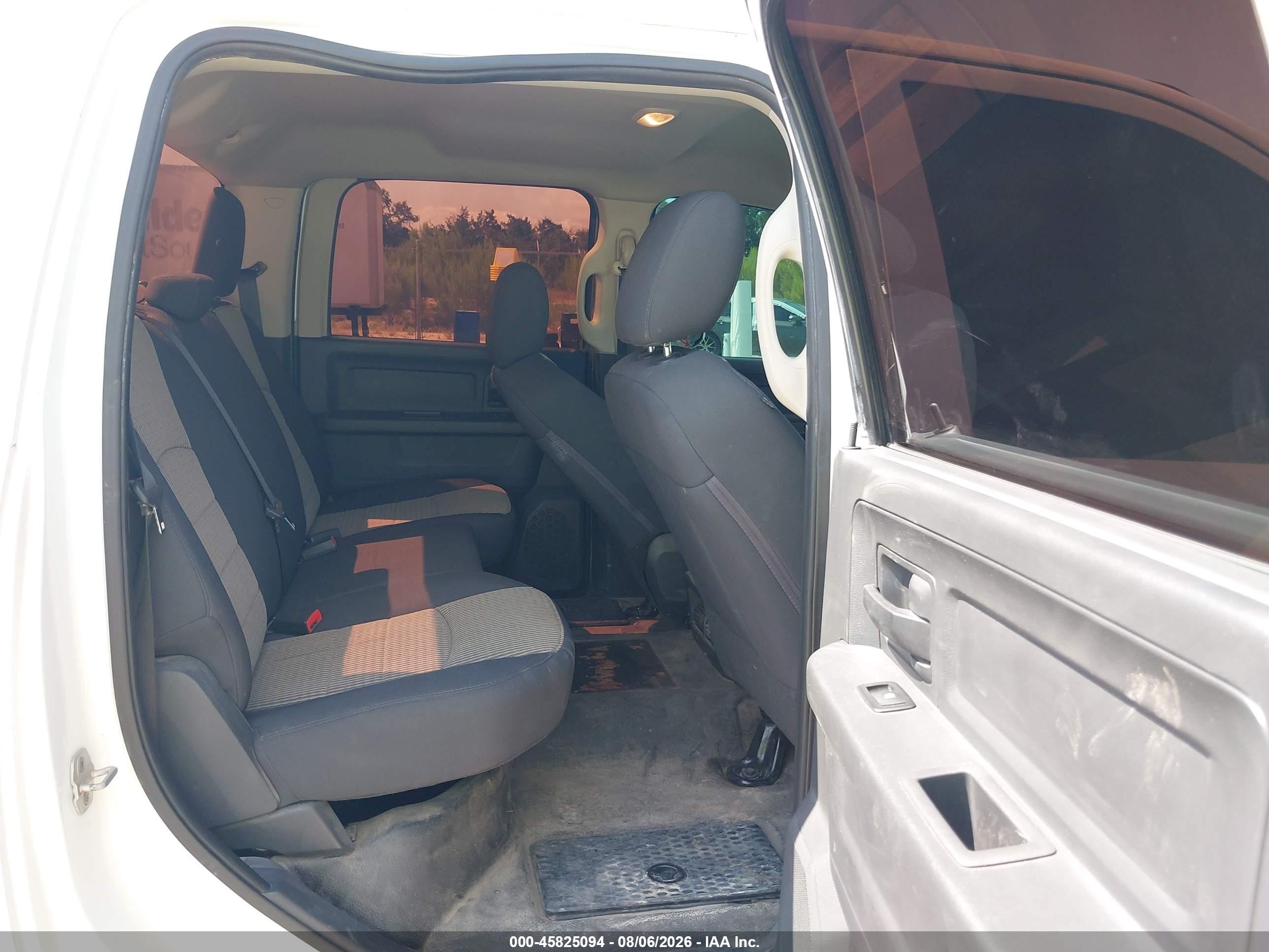 2012 Ram 2500 St White vin: 3C6UD5CL6CG269054