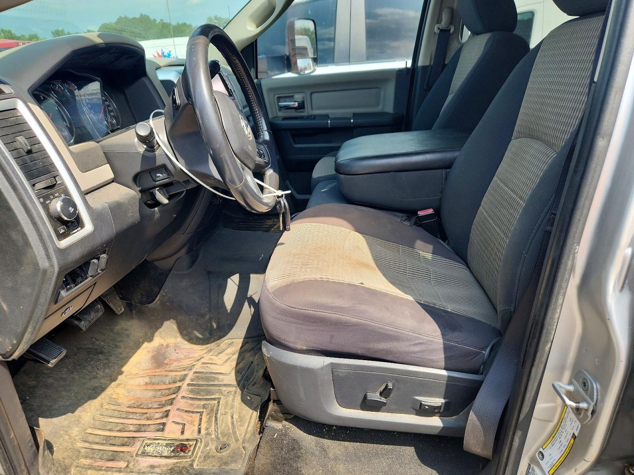 2012 Dodge 2500 Silver vin: 3C6UD5DL9CG292911