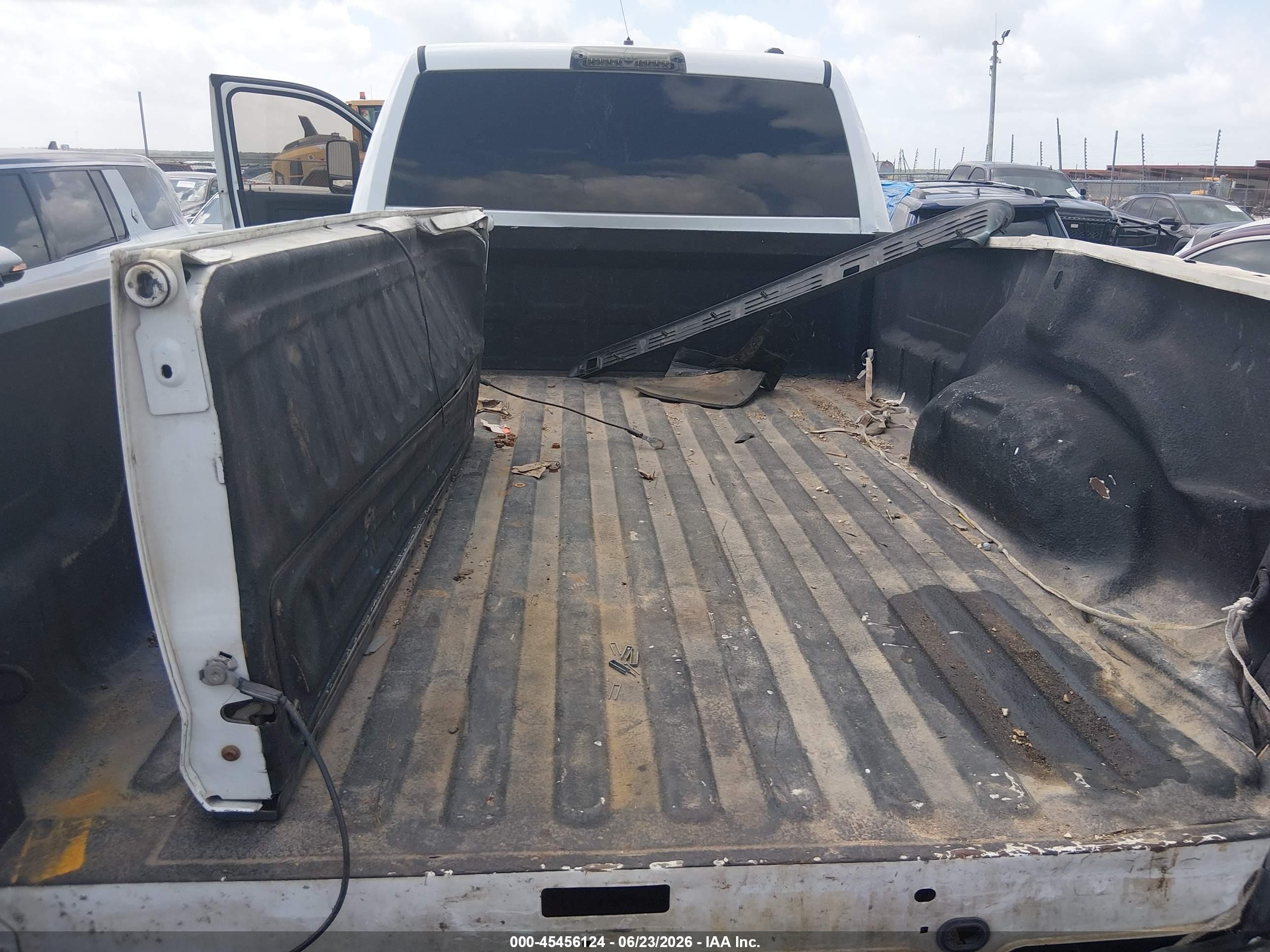 2012 Ram 2500 St White vin: 3C6UD5HL9CG284088
