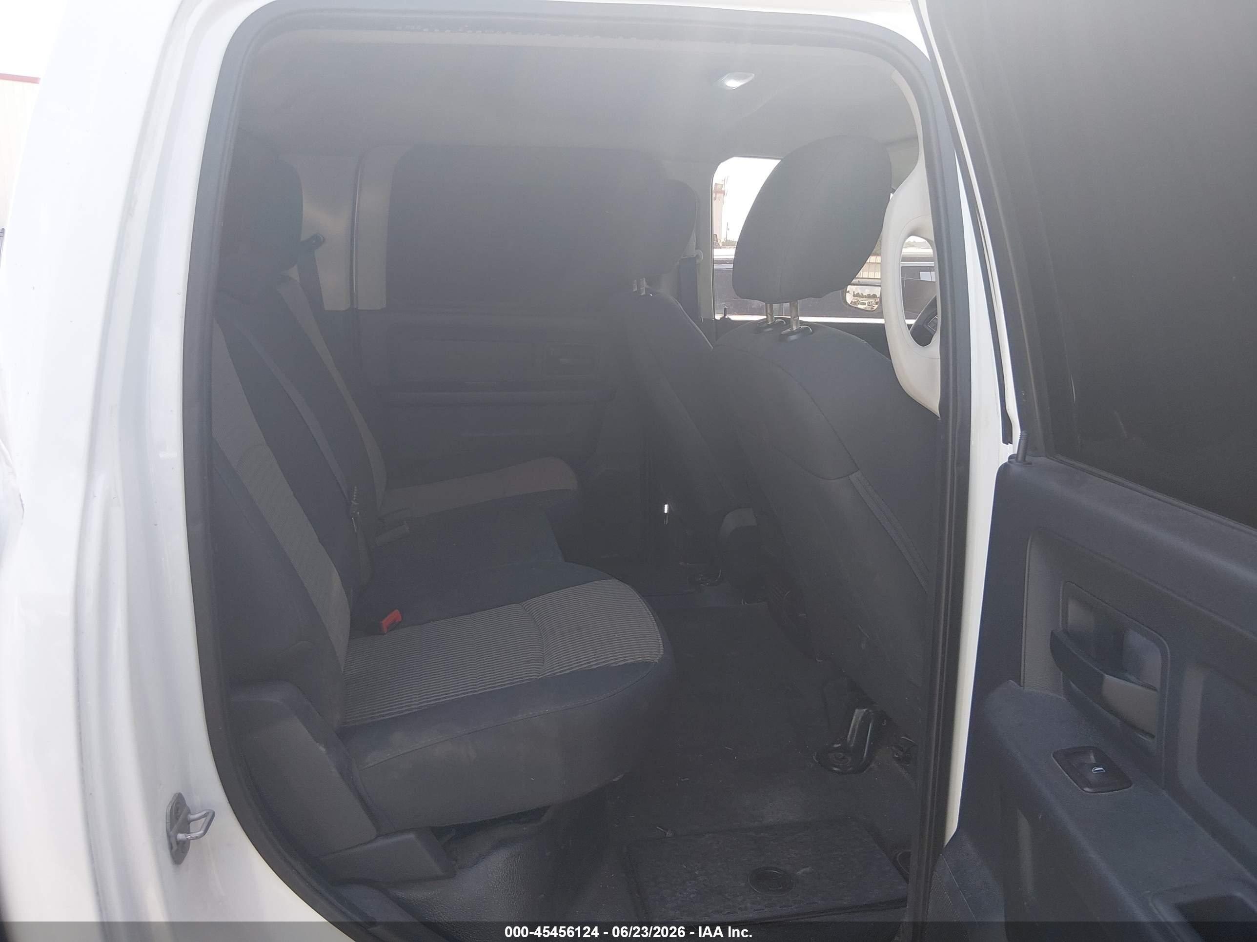 2012 Ram 2500 St White vin: 3C6UD5HL9CG284088