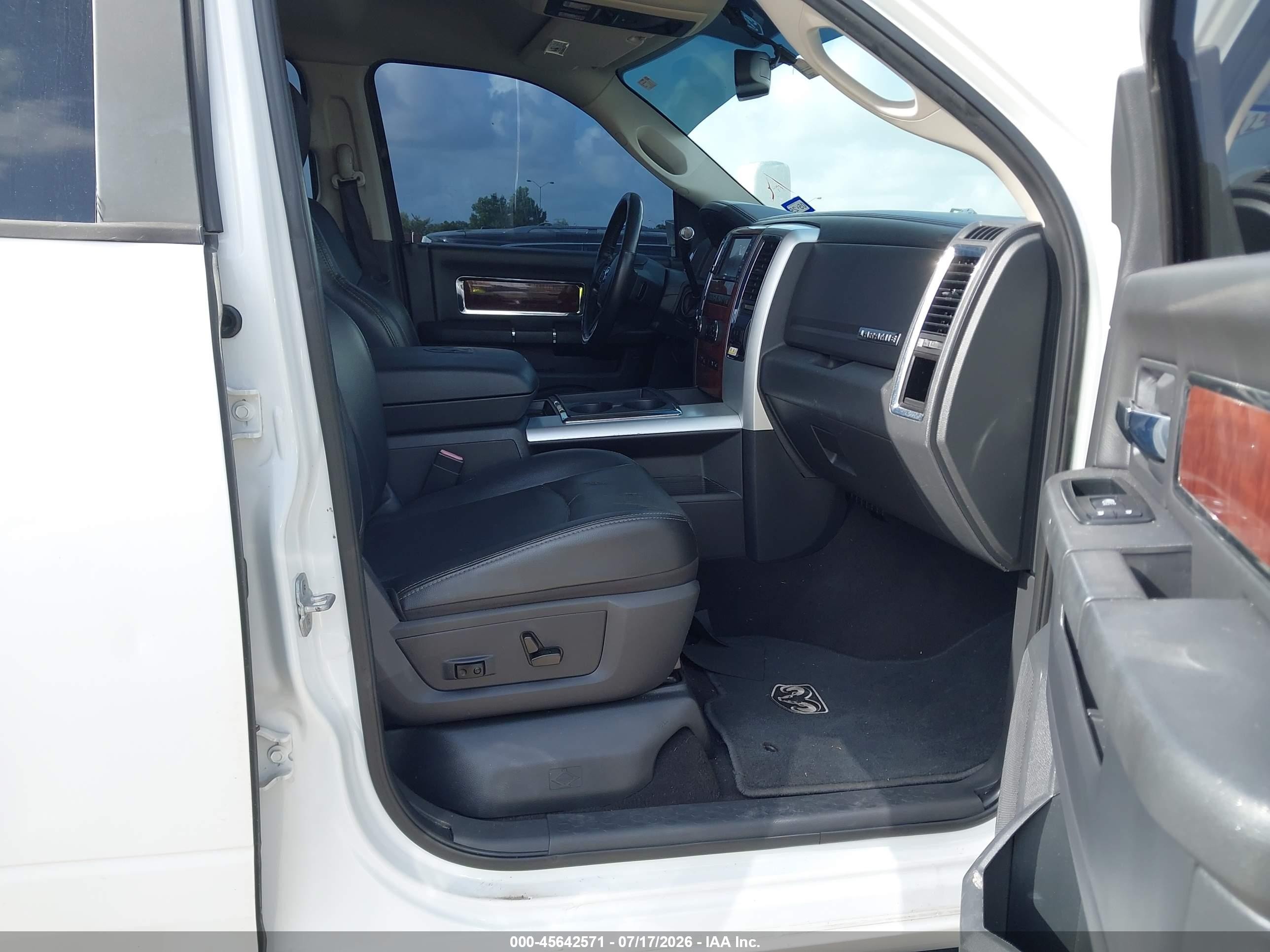 2012 Ram 2500 Laramie White vin: 3C6UD5NL4CG316417