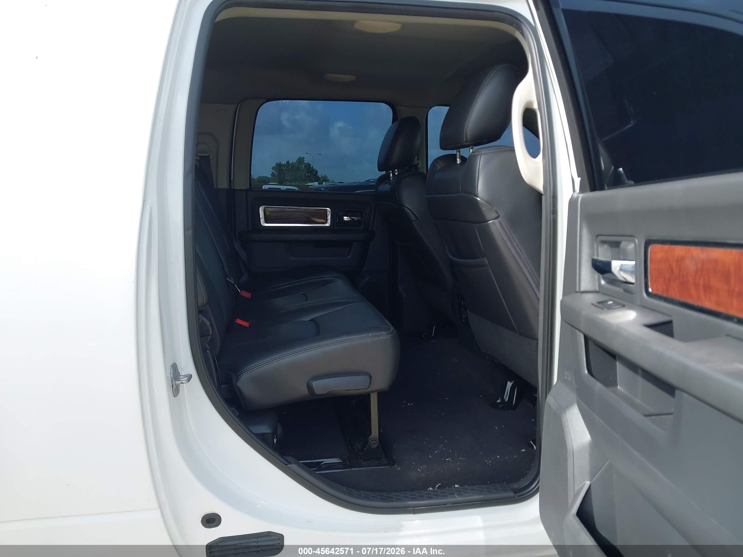 2012 Ram 2500 Laramie White vin: 3C6UD5NL4CG316417