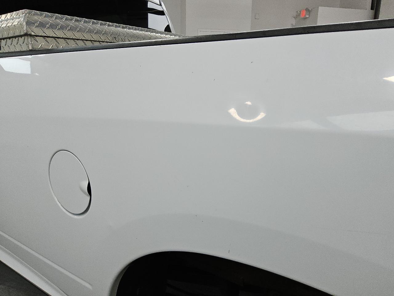 2019 Ram 2500 Tradesman White vin: 3C6UR4HJ9KG573755 Damage: Left Bed Side, Dent(S) W/ Paint Dmg, 1 To 2 Inches