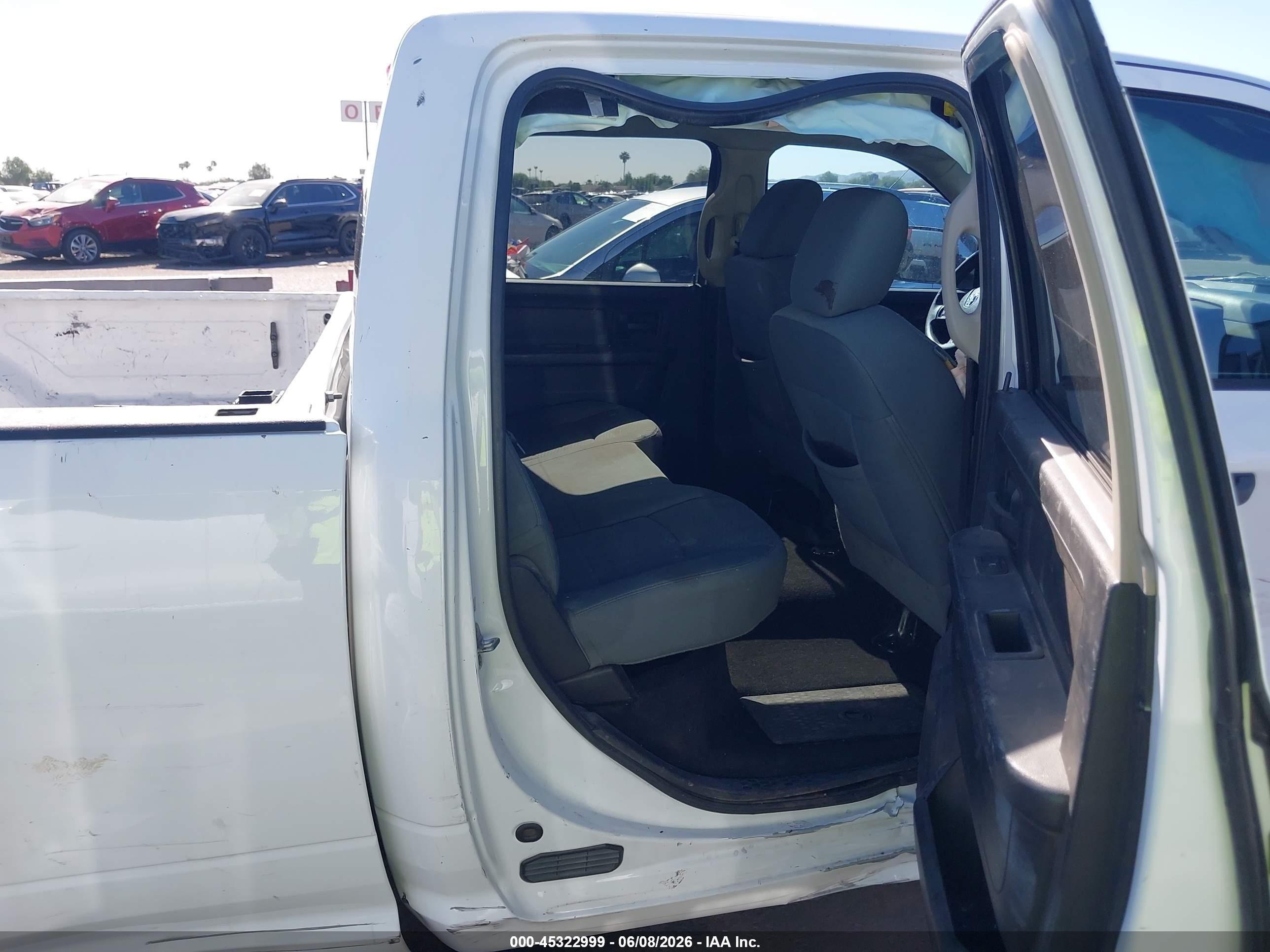 2013 Ram 2500 Tradesman Белый vin: 3C6UR4HL9DG570102