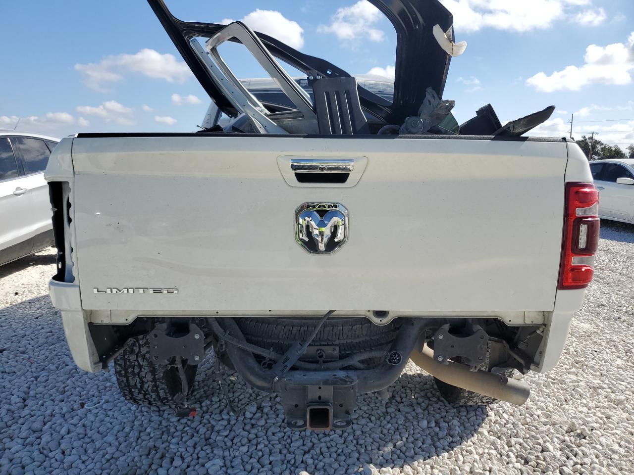 2019 Ram 2500 Limited White vin: 3C6UR4SL2KG640805
