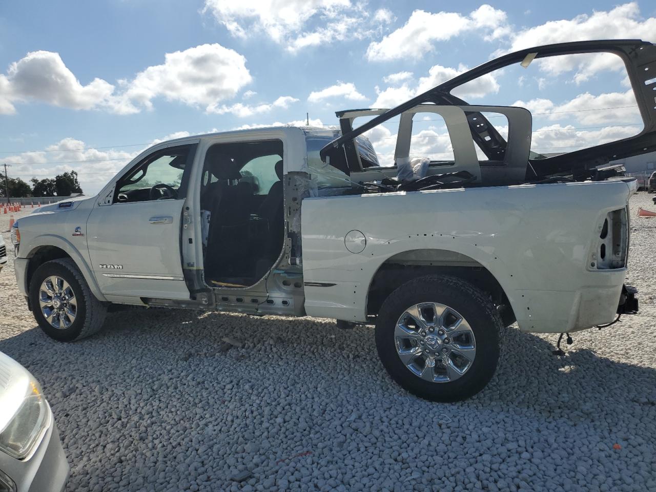 2019 Ram 2500 Limited White vin: 3C6UR4SL2KG640805
