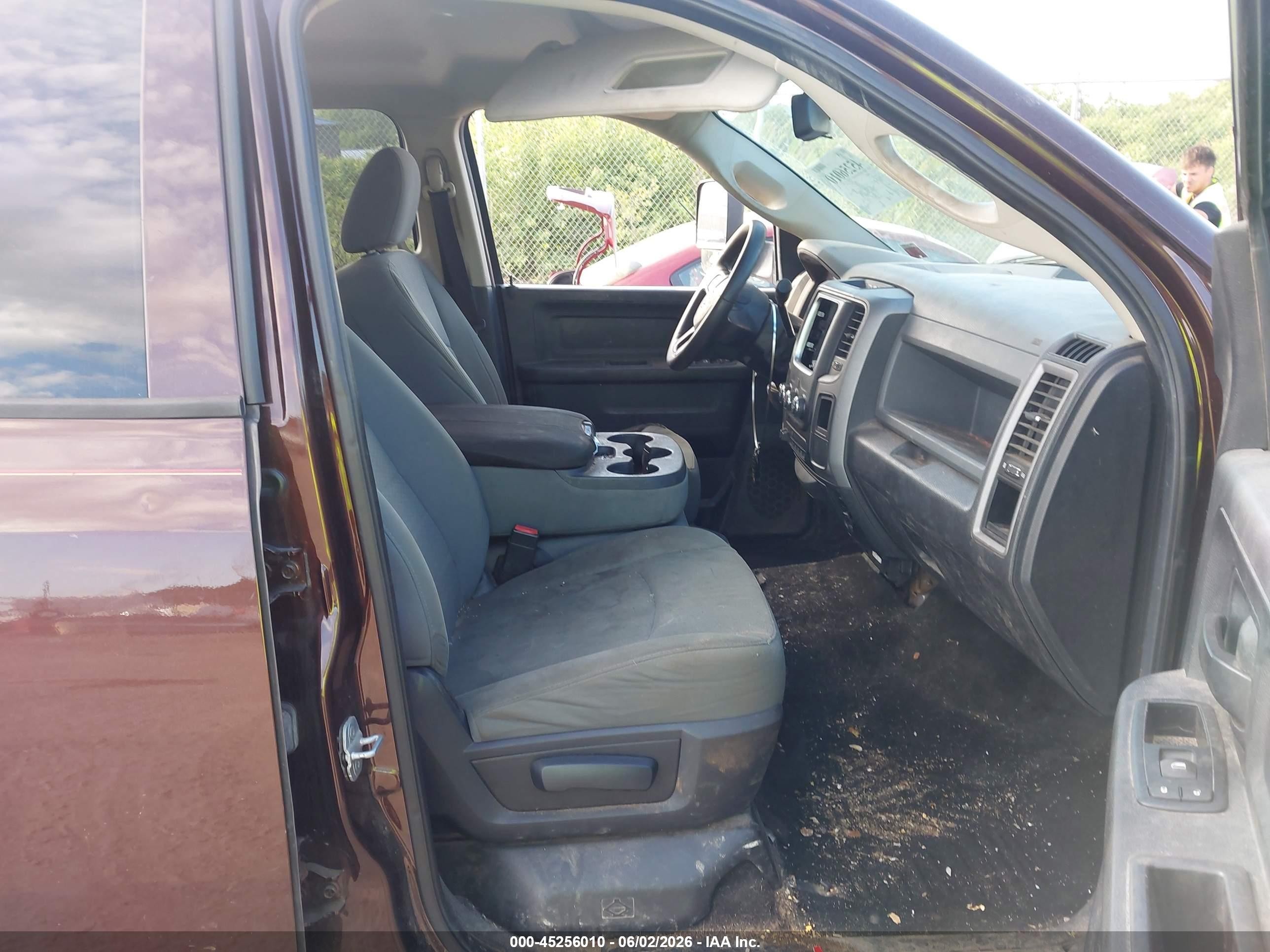 2014 Ram 2500 Tradesman Burgundy vin: 3C6UR5CJ1EG137550