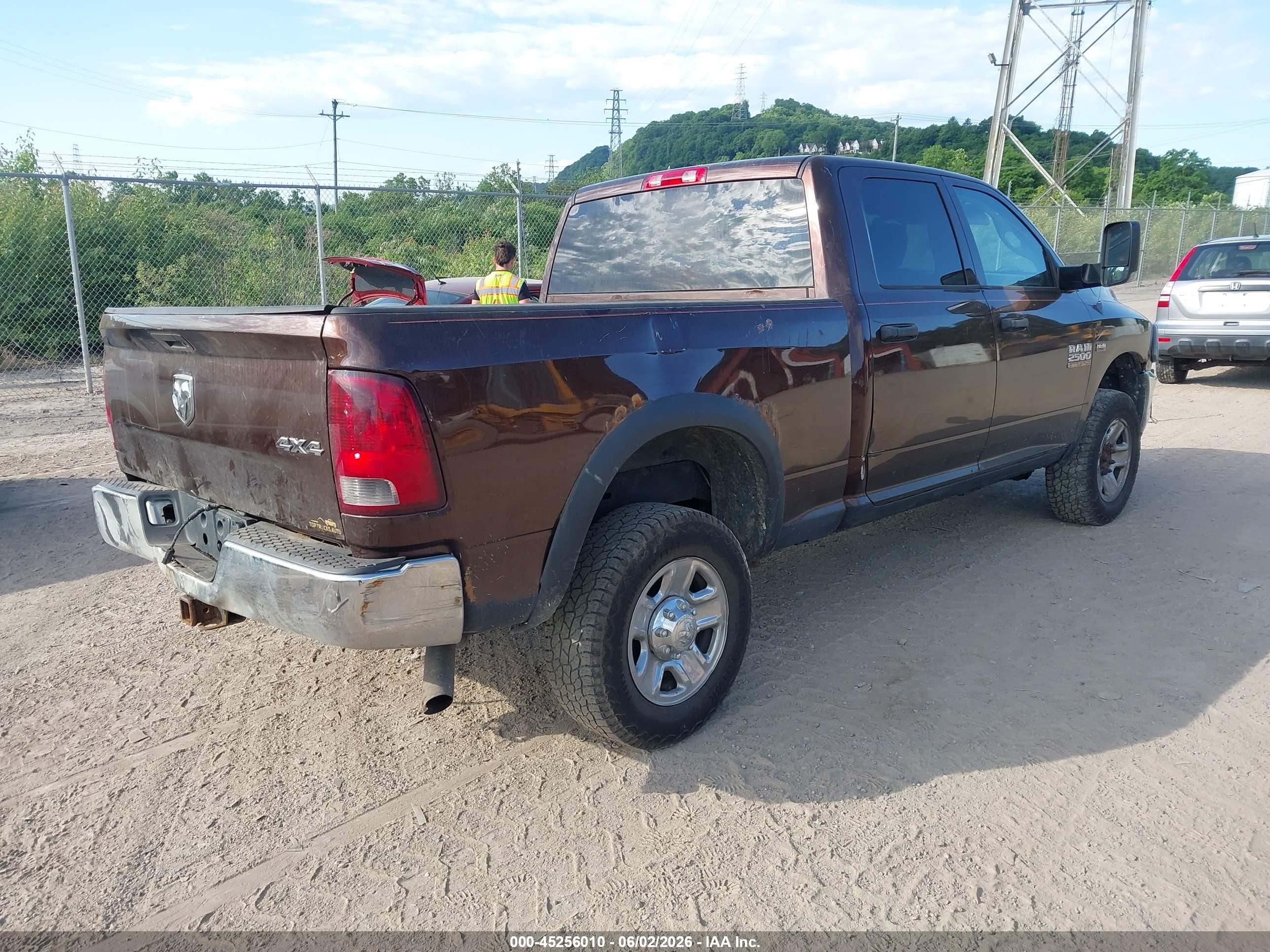 2014 Ram 2500 Tradesman Burgundy vin: 3C6UR5CJ1EG137550