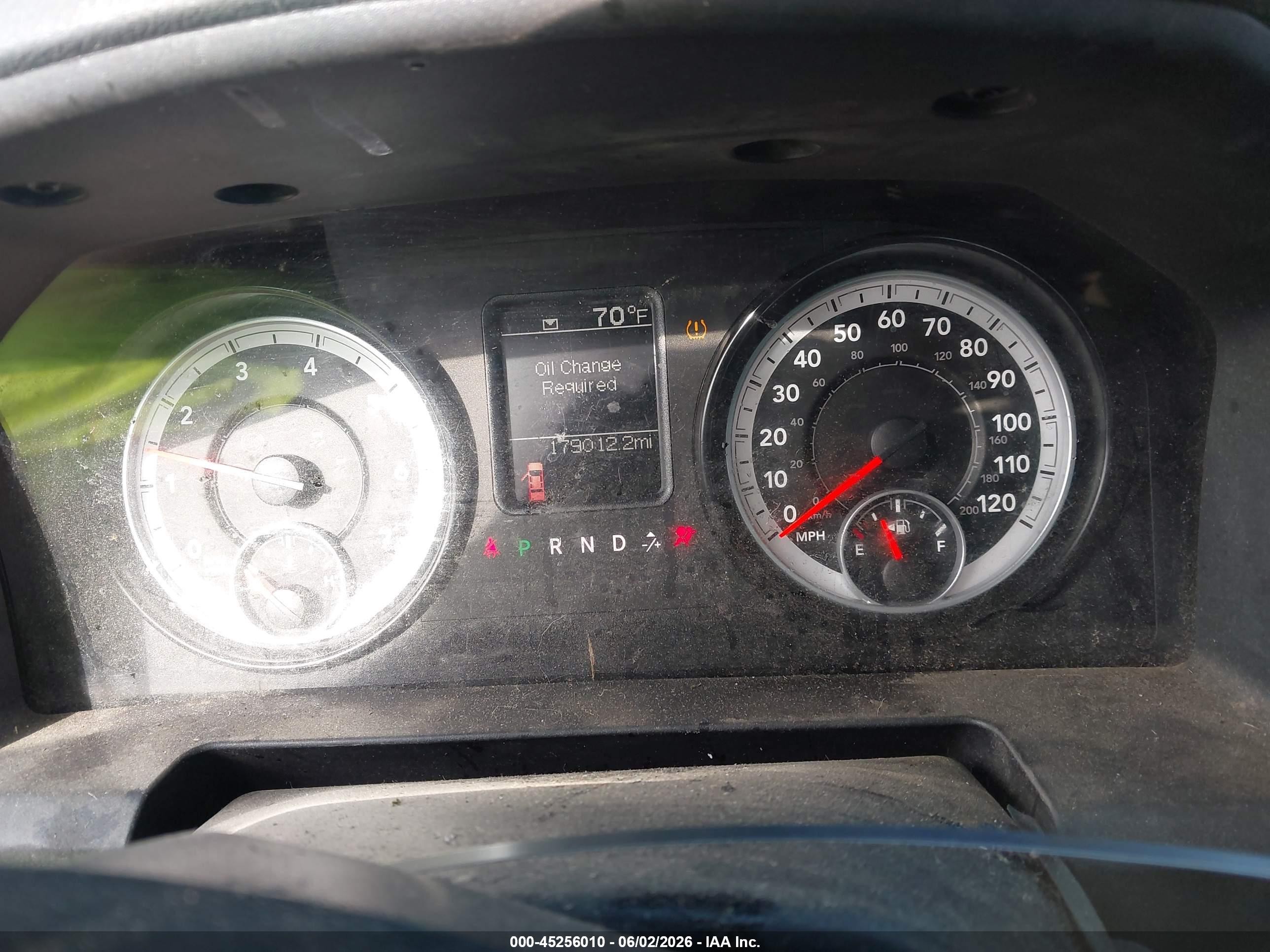 2014 Ram 2500 Tradesman Burgundy vin: 3C6UR5CJ1EG137550