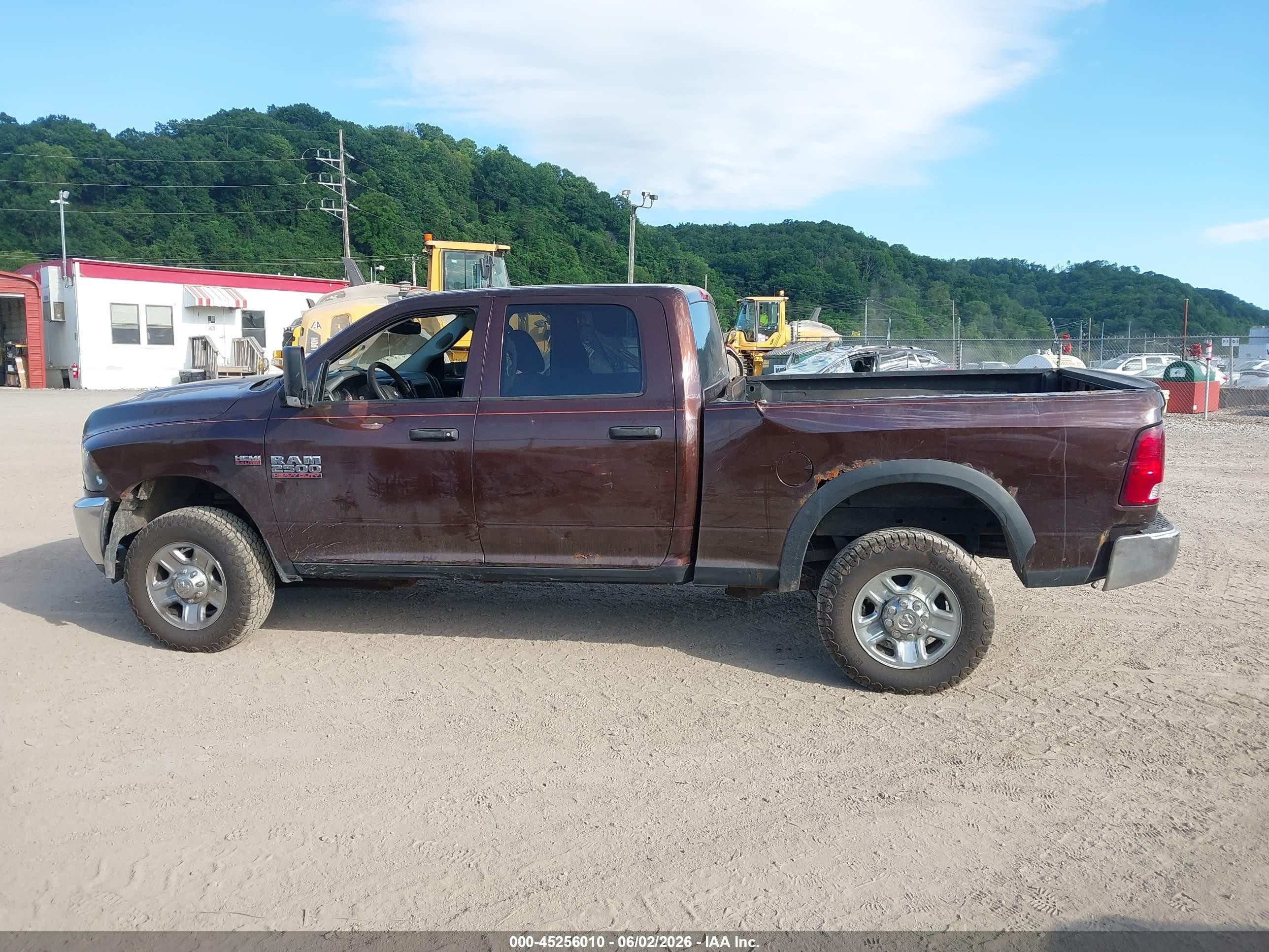 2014 Ram 2500 Tradesman Burgundy vin: 3C6UR5CJ1EG137550