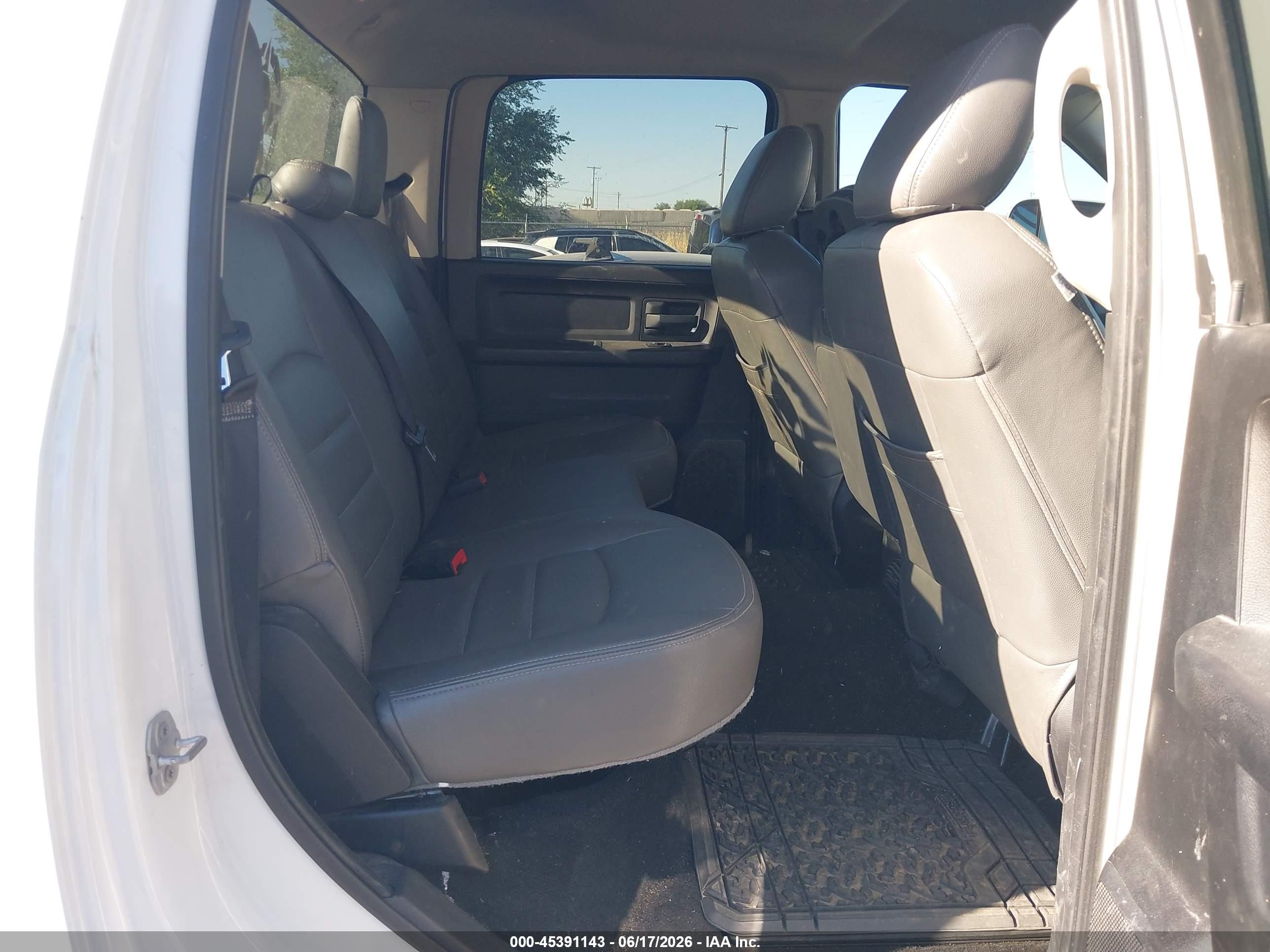2015 Ram 2500 Tradesman Silver vin: 3C6UR5CJ1FG634552
