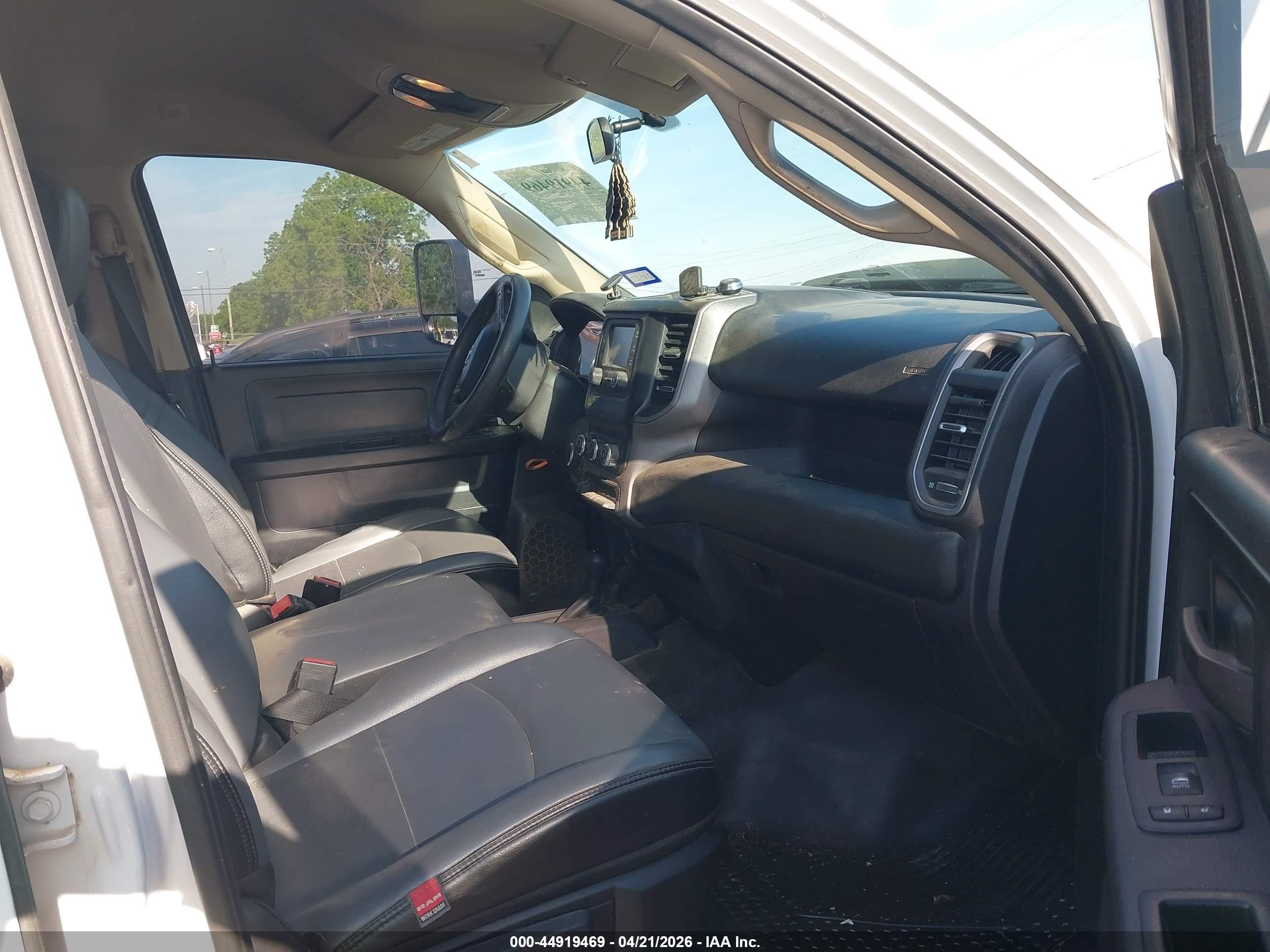 2020 Ram 2500 Tradesman  4x4 6'4 Box Белый vin: 3C6UR5CJ2LG163538