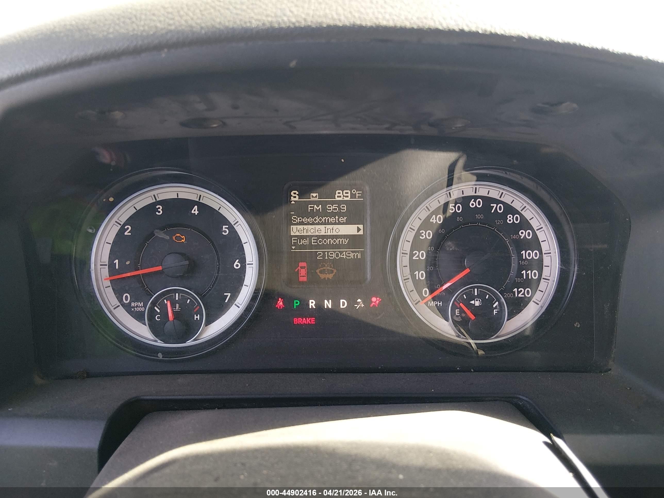 2015 Ram 2500 Tradesman Red vin: 3C6UR5CJ3FG658481