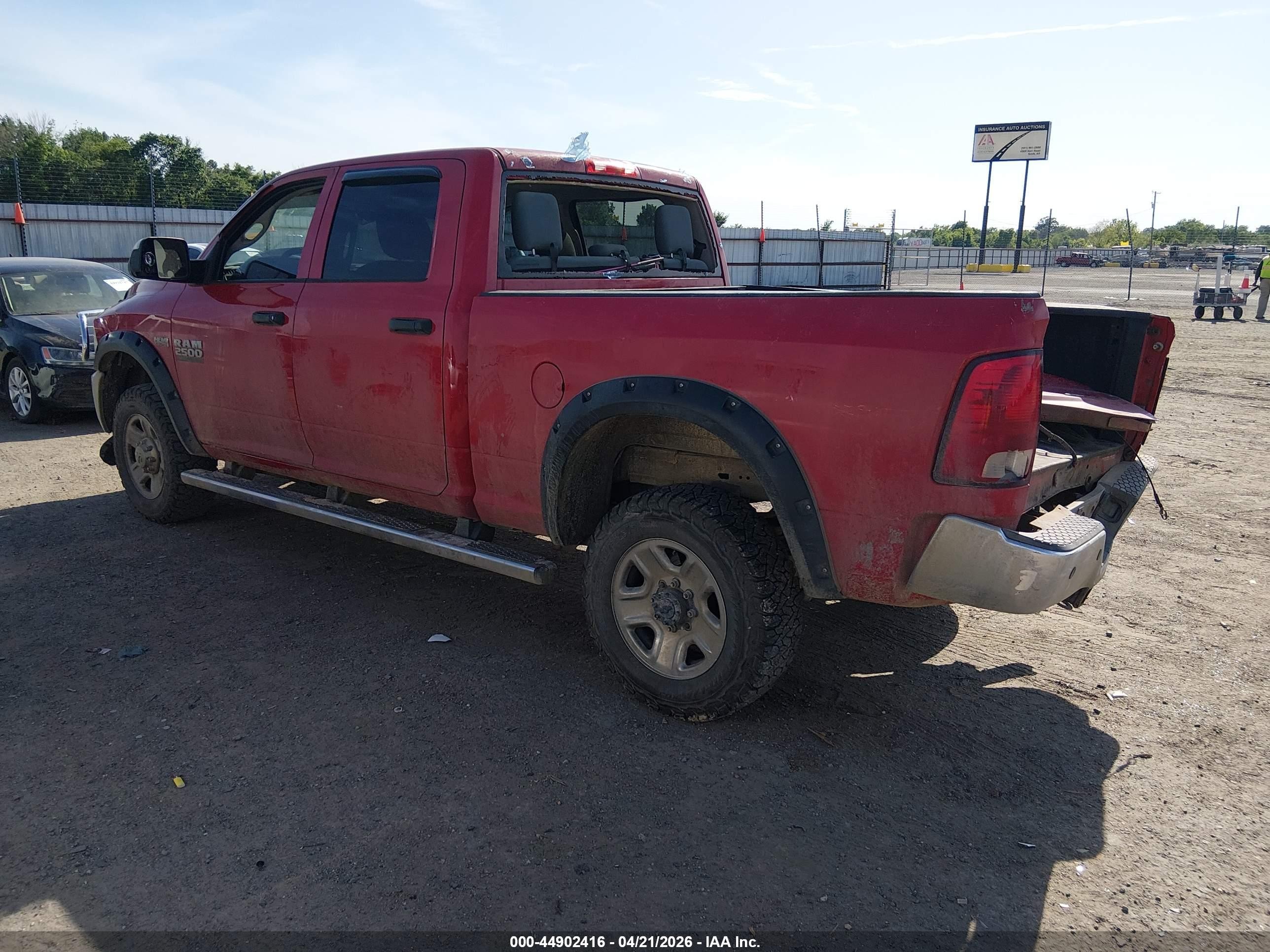 2015 Ram 2500 Tradesman Red vin: 3C6UR5CJ3FG658481