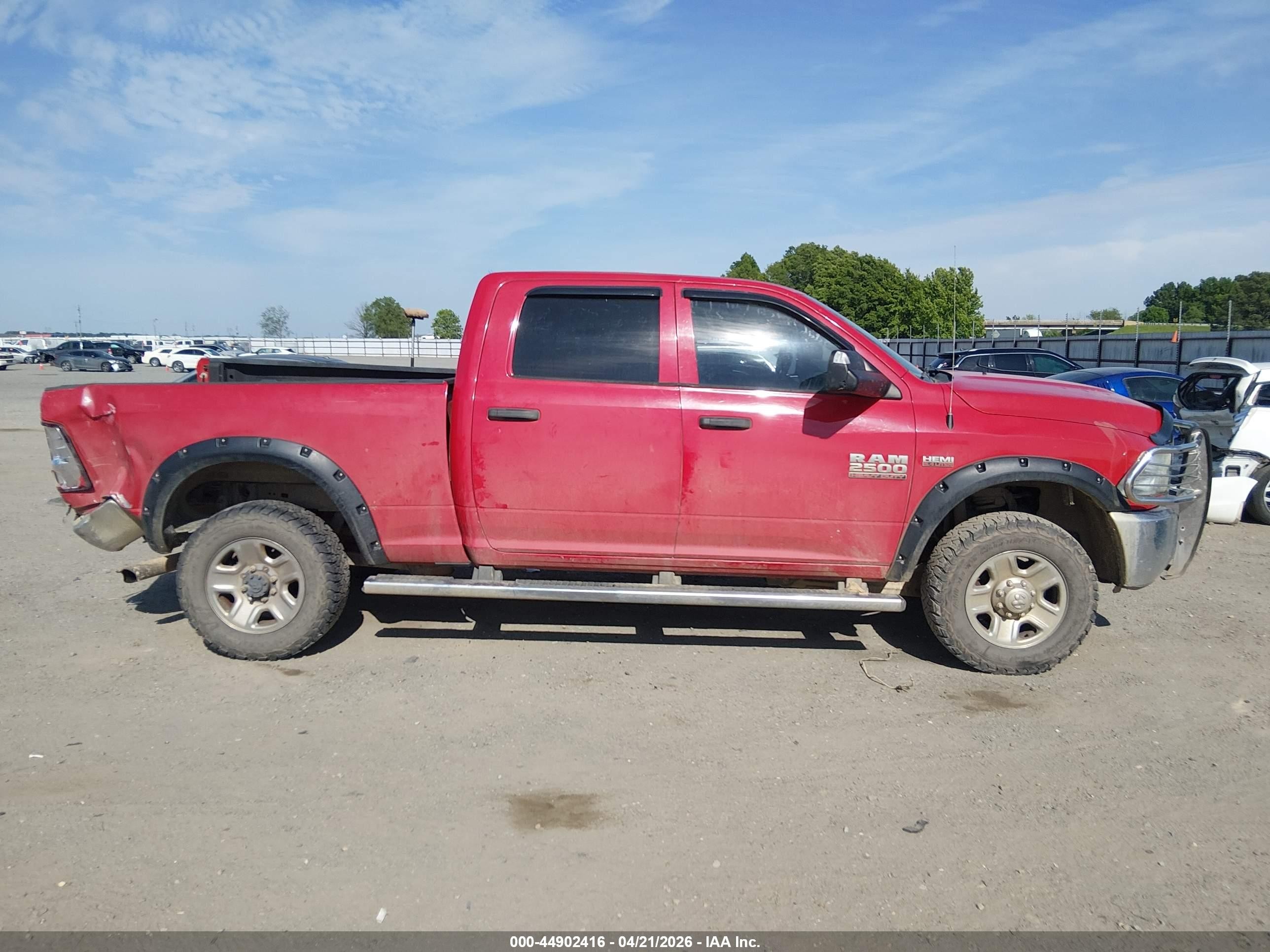 2015 Ram 2500 Tradesman Red vin: 3C6UR5CJ3FG658481