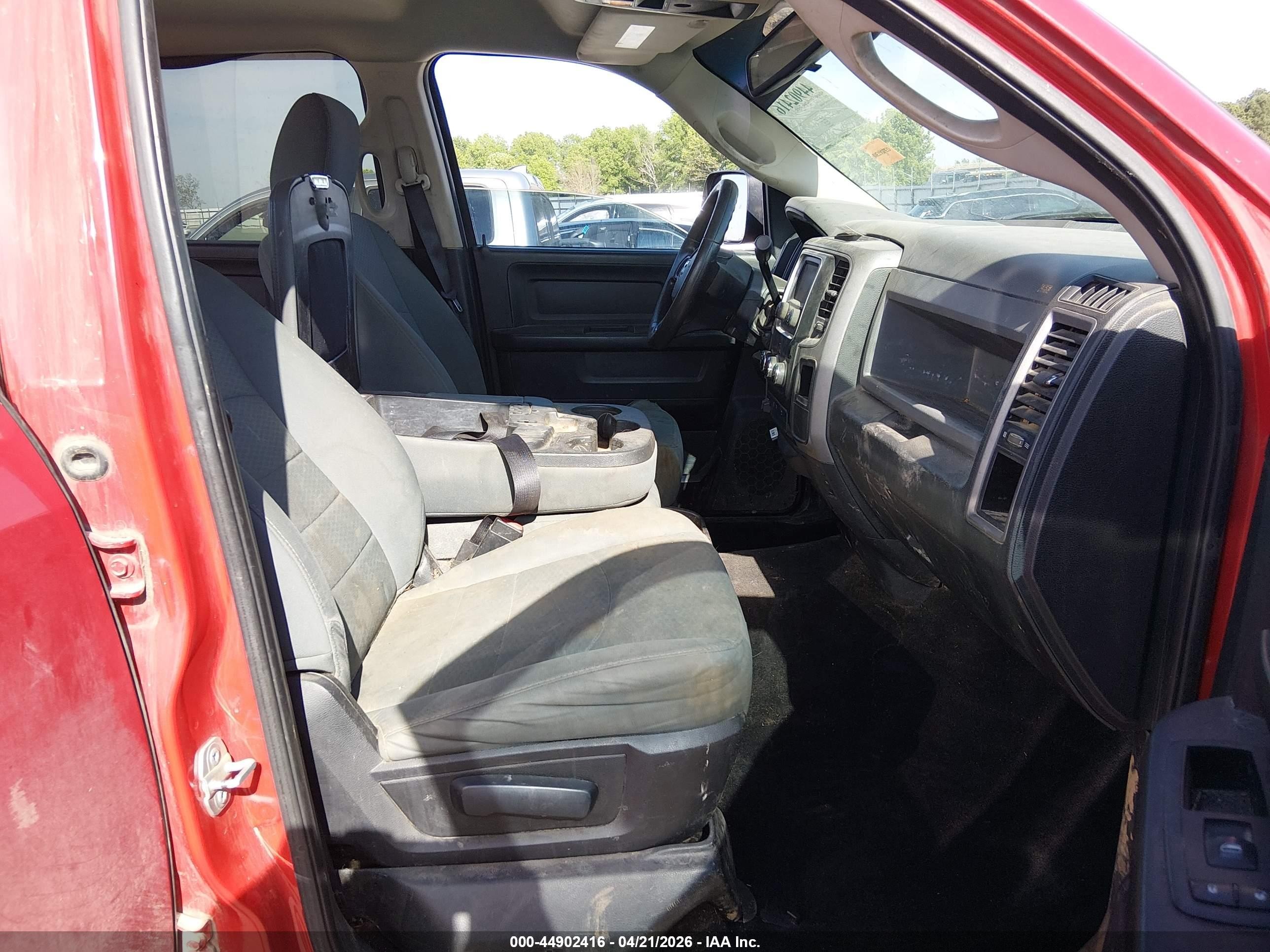 2015 Ram 2500 Tradesman Red vin: 3C6UR5CJ3FG658481