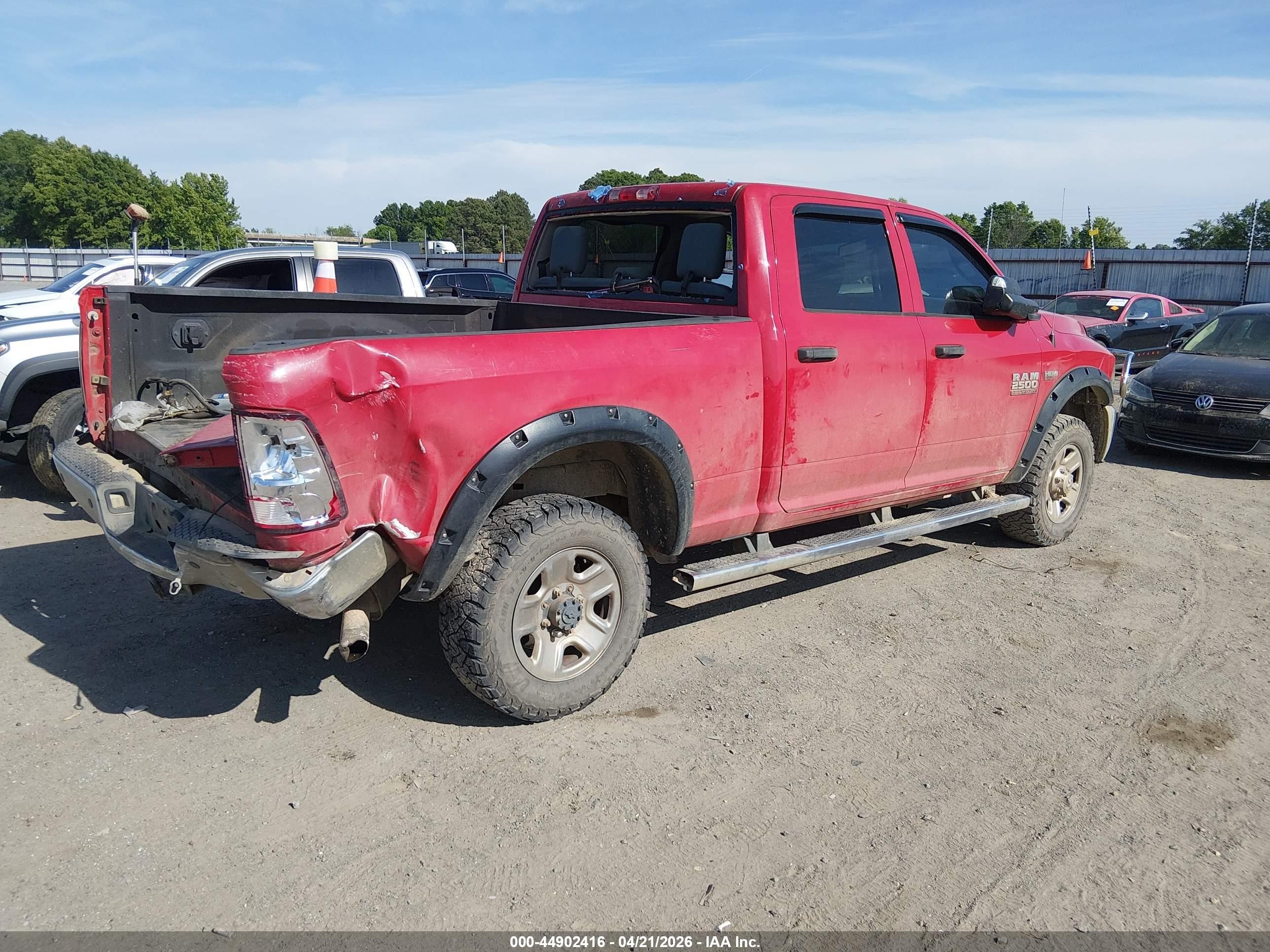 2015 Ram 2500 Tradesman Red vin: 3C6UR5CJ3FG658481