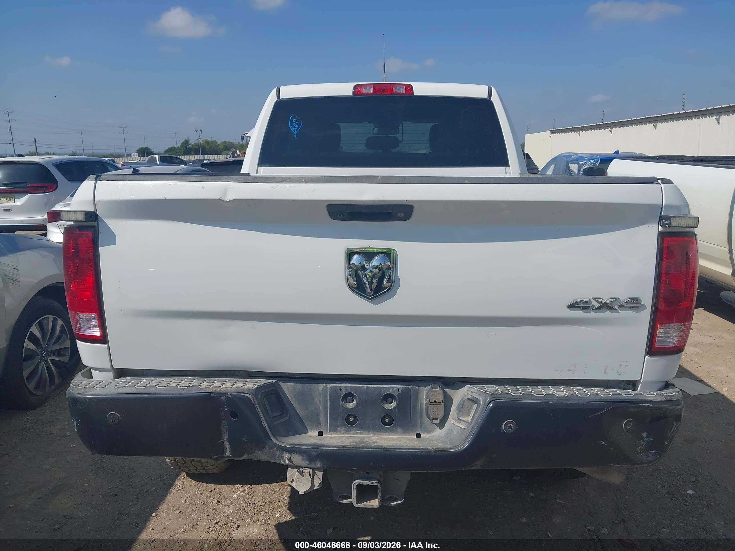 2015 Ram 2500 Tradesman White vin: 3C6UR5CJ4FG705355