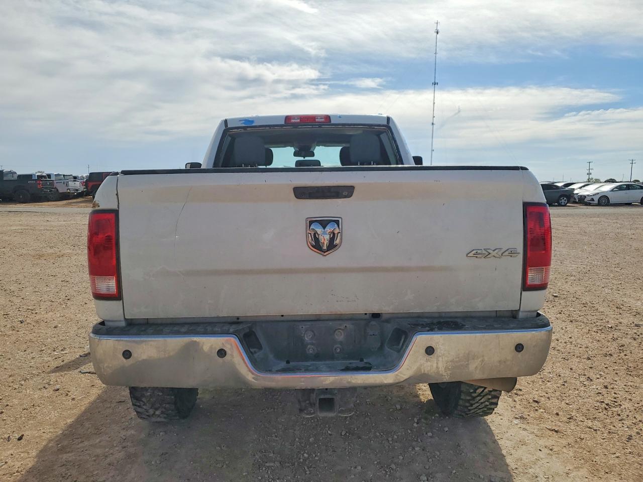 2016 Ram 2500 St Белый vin: 3C6UR5CJ6GG351422