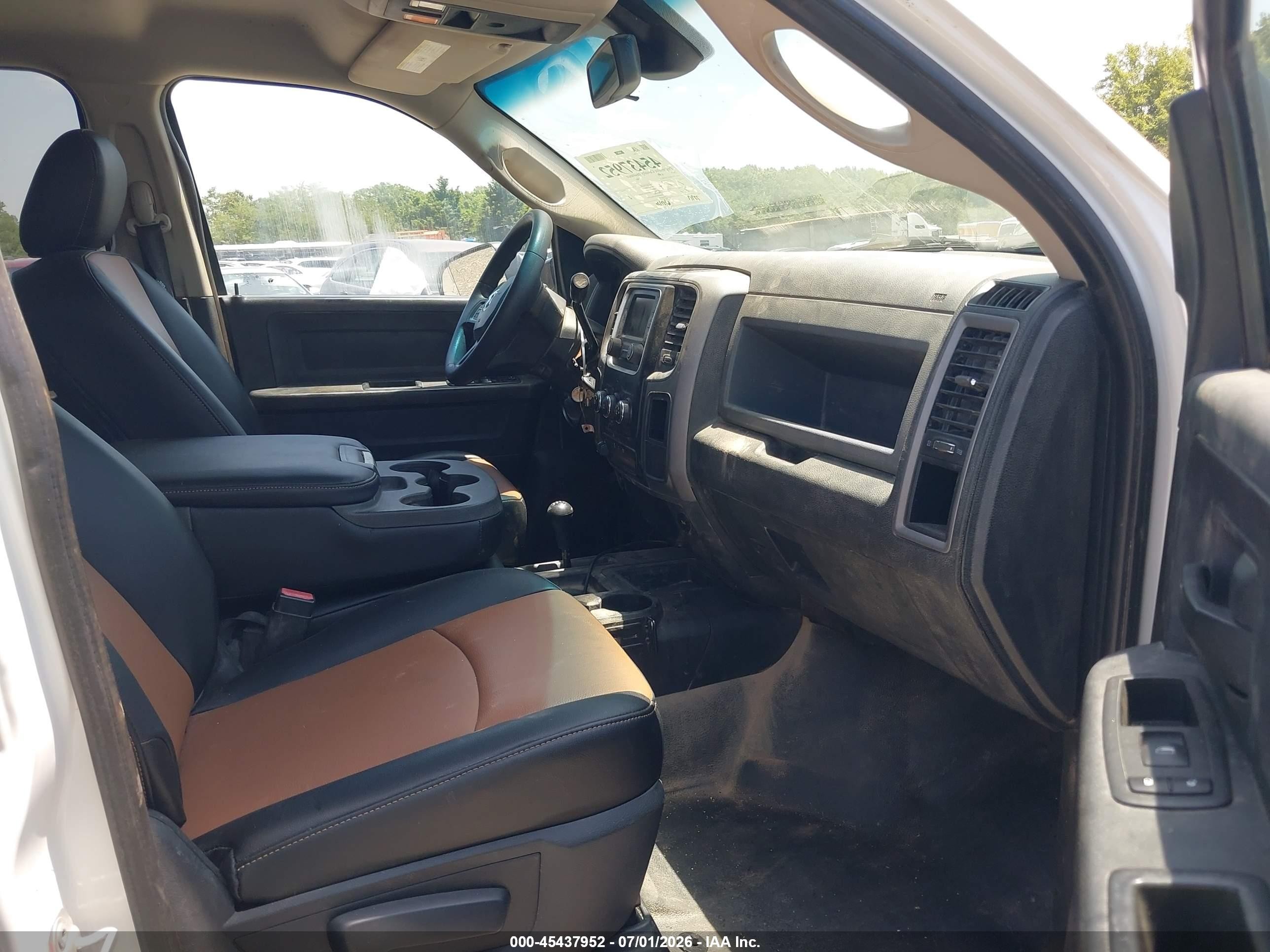 2015 Ram 2500 Tradesman White vin: 3C6UR5CL3FG501311