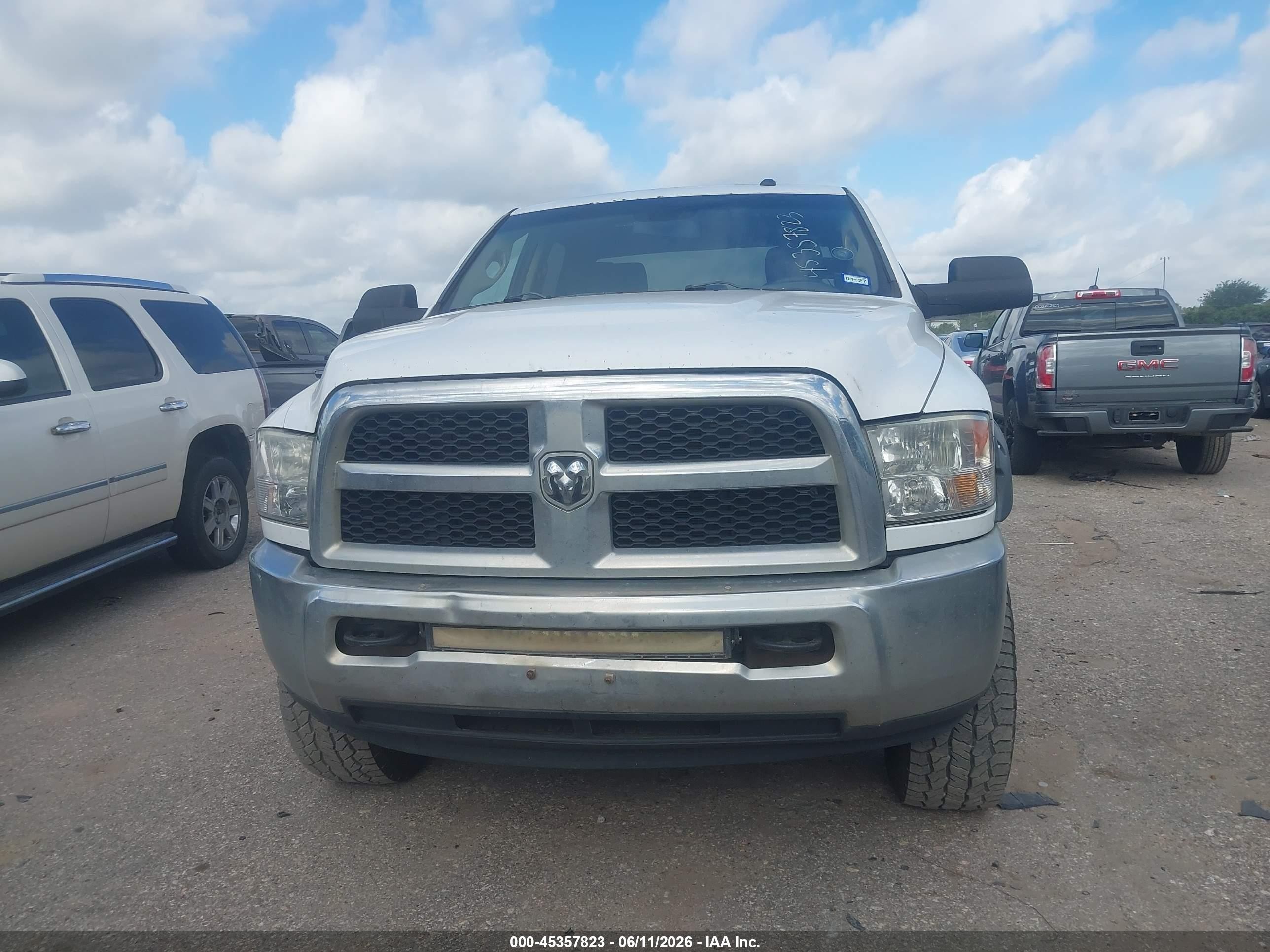 2014 Ram 2500 Tradesman White vin: 3C6UR5CL7EG296462