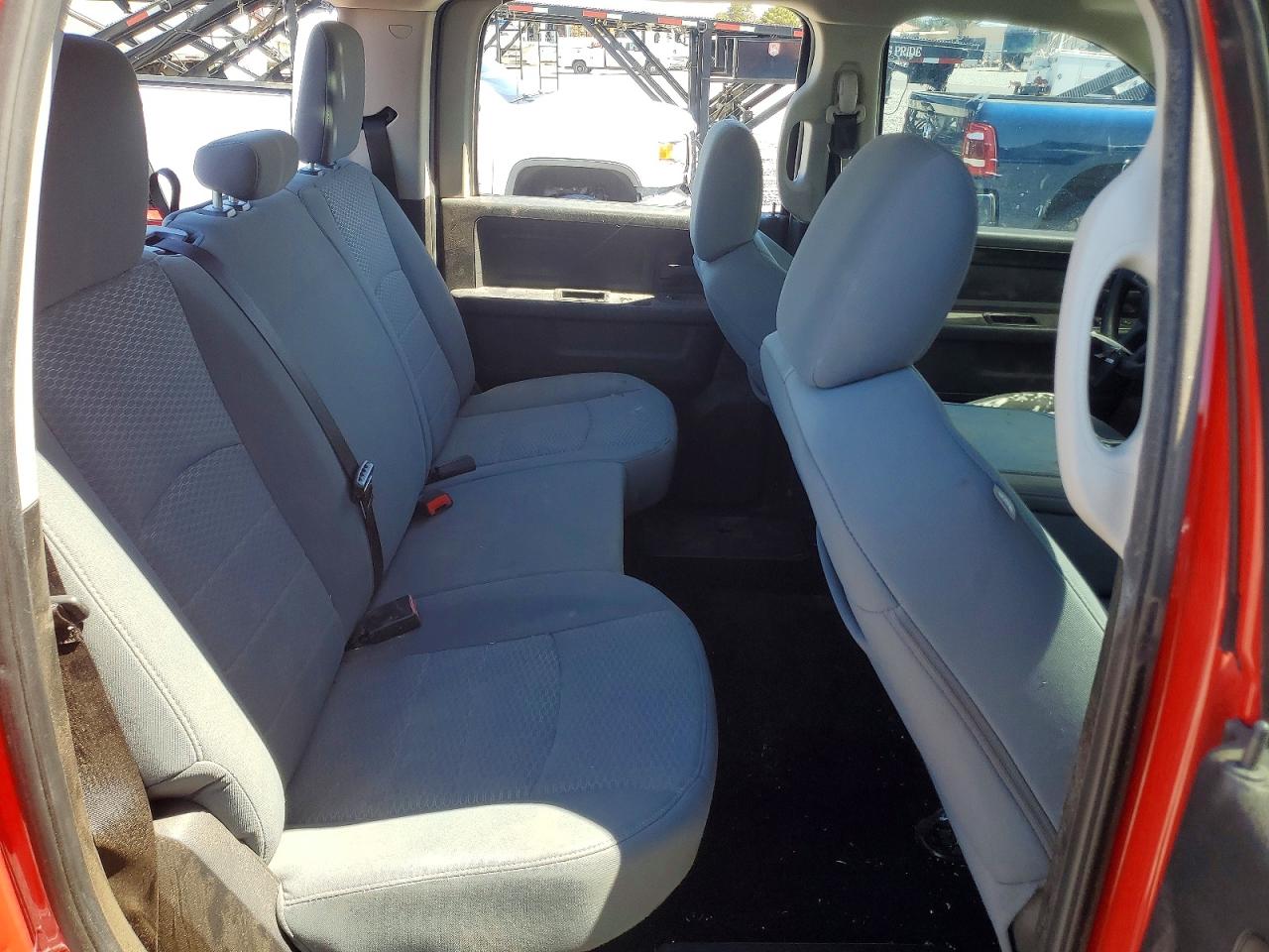 2014 Ram 2500 St Red vin: 3C6UR5CL9EG110730