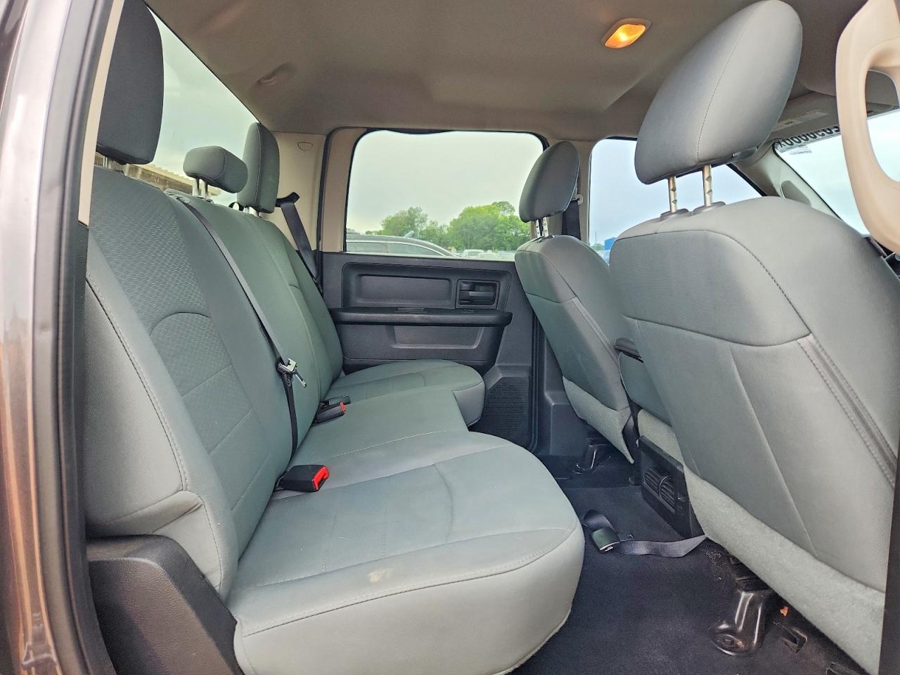 2015 Ram 2500 St Silver vin: 3C6UR5CLXFG667681