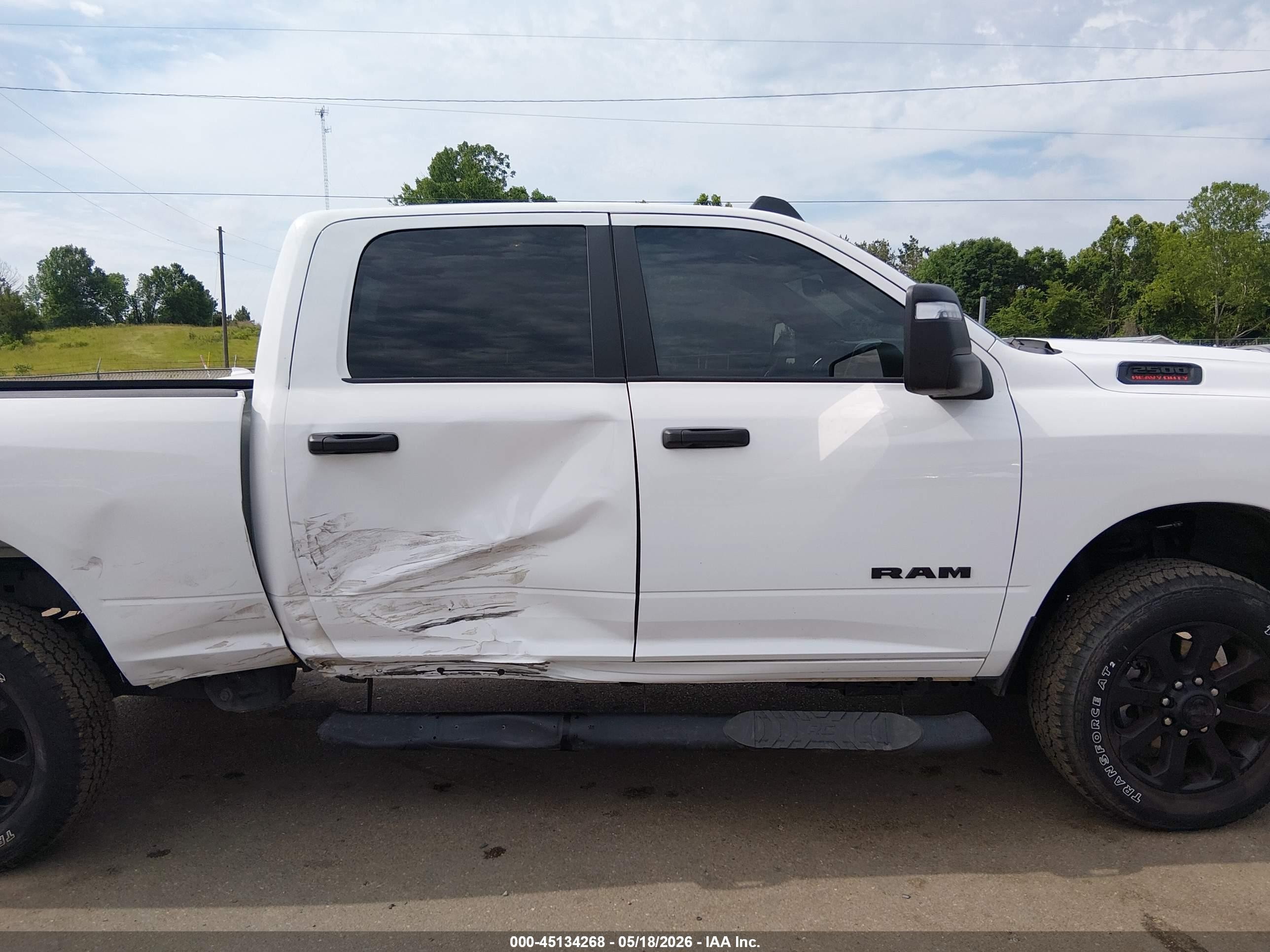 2026 Ram 2500 Big Horn  4x4 6'4 Box White vin: 3C6UR5DJ5TG177626
