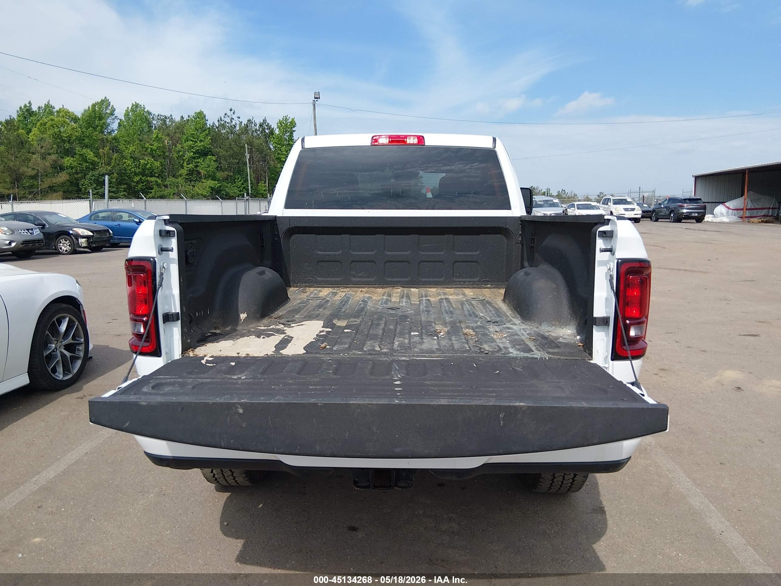 2026 Ram 2500 Big Horn  4x4 6'4 Box White vin: 3C6UR5DJ5TG177626