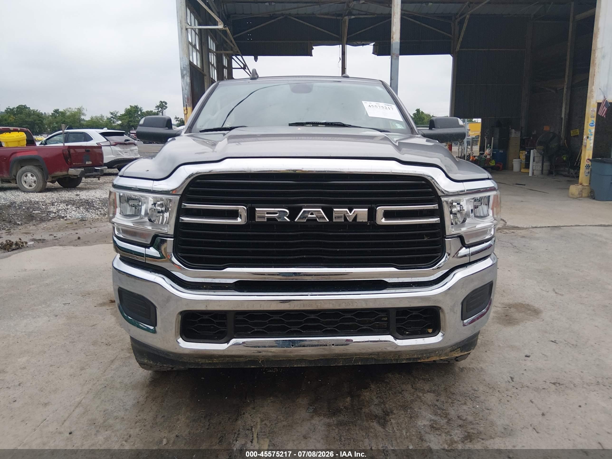 2019 Ram 2500 Big Horn  4x4 6'4 Box Silver vin: 3C6UR5DJ6KG685991