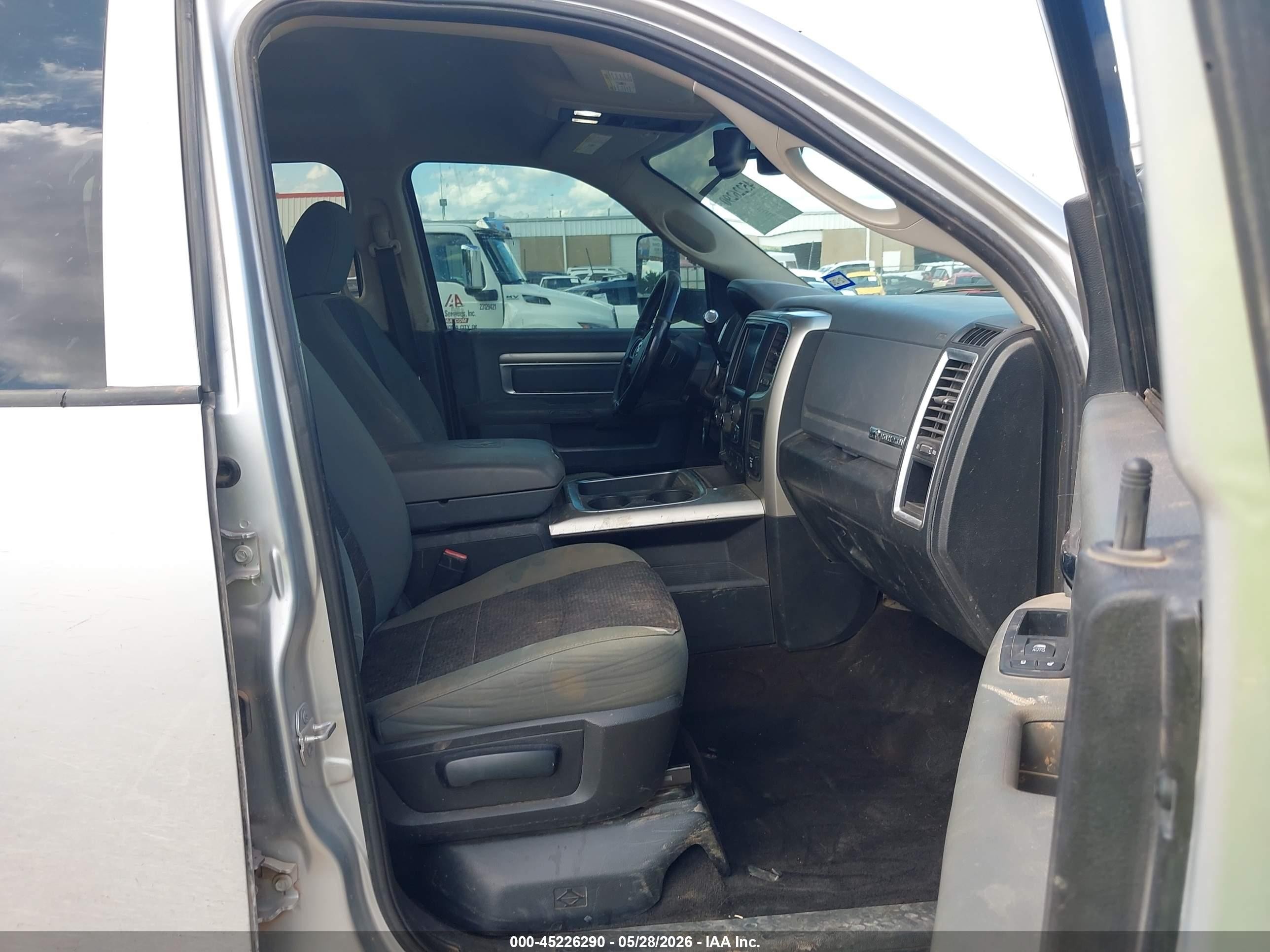 2016 Ram 2500 Big Horn Silver vin: 3C6UR5DJXGG153120