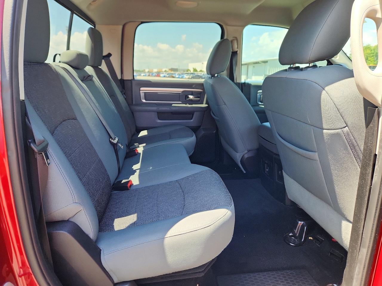 2015 Ram 2500 Slt Red vin: 3C6UR5DL0FG640049