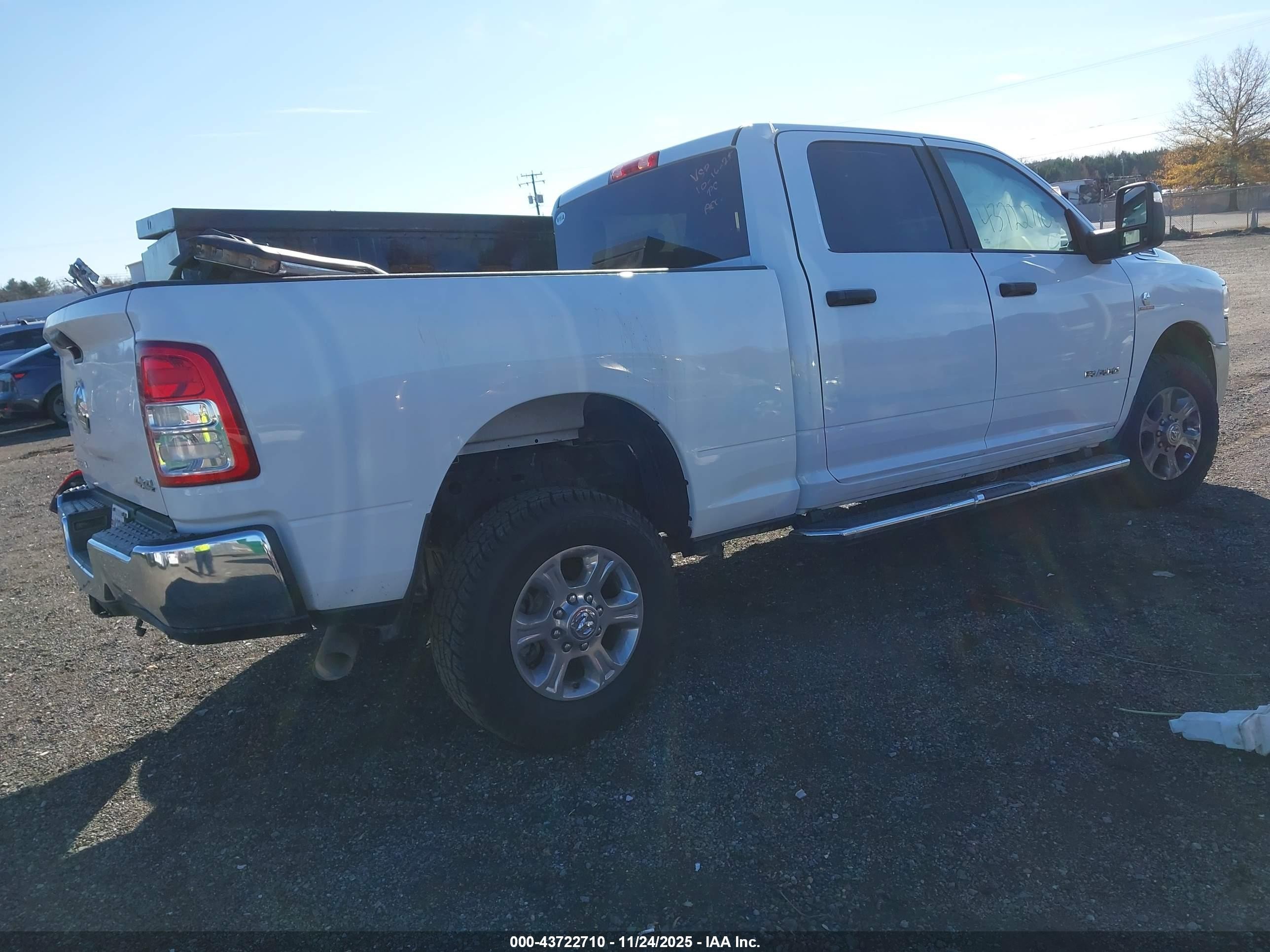 2024 Ram 2500 Big Horn  4x4 6'4 Box White vin: 3C6UR5DL2RG176766