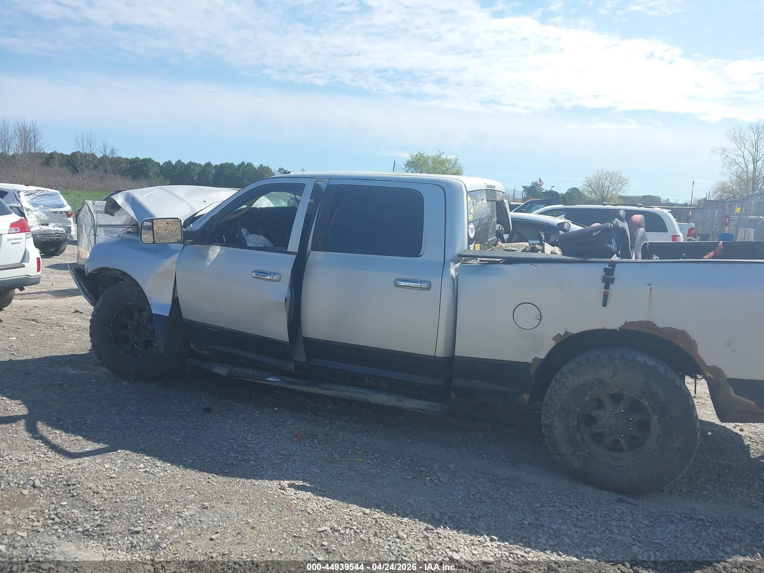 2015 Ram 2500 Slt Silver vin: 3C6UR5DL4FG576355