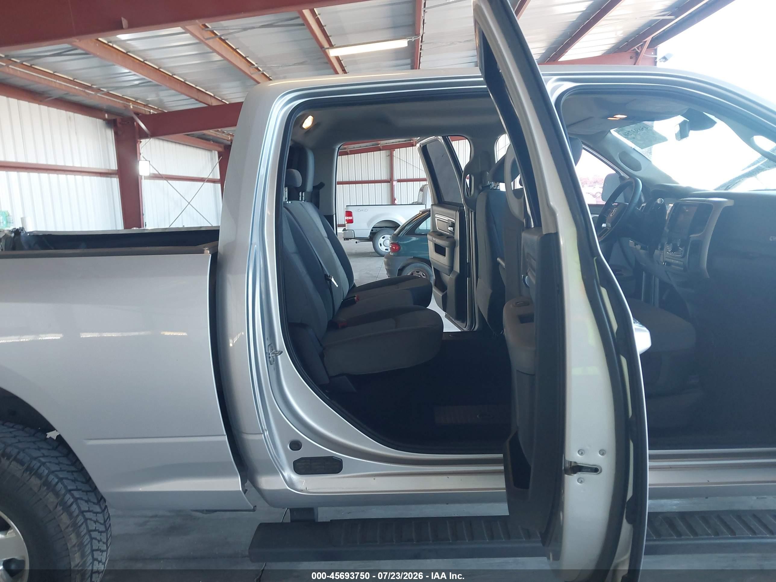 2014 Ram 2500 Slt Silver vin: 3C6UR5DL8EG312487