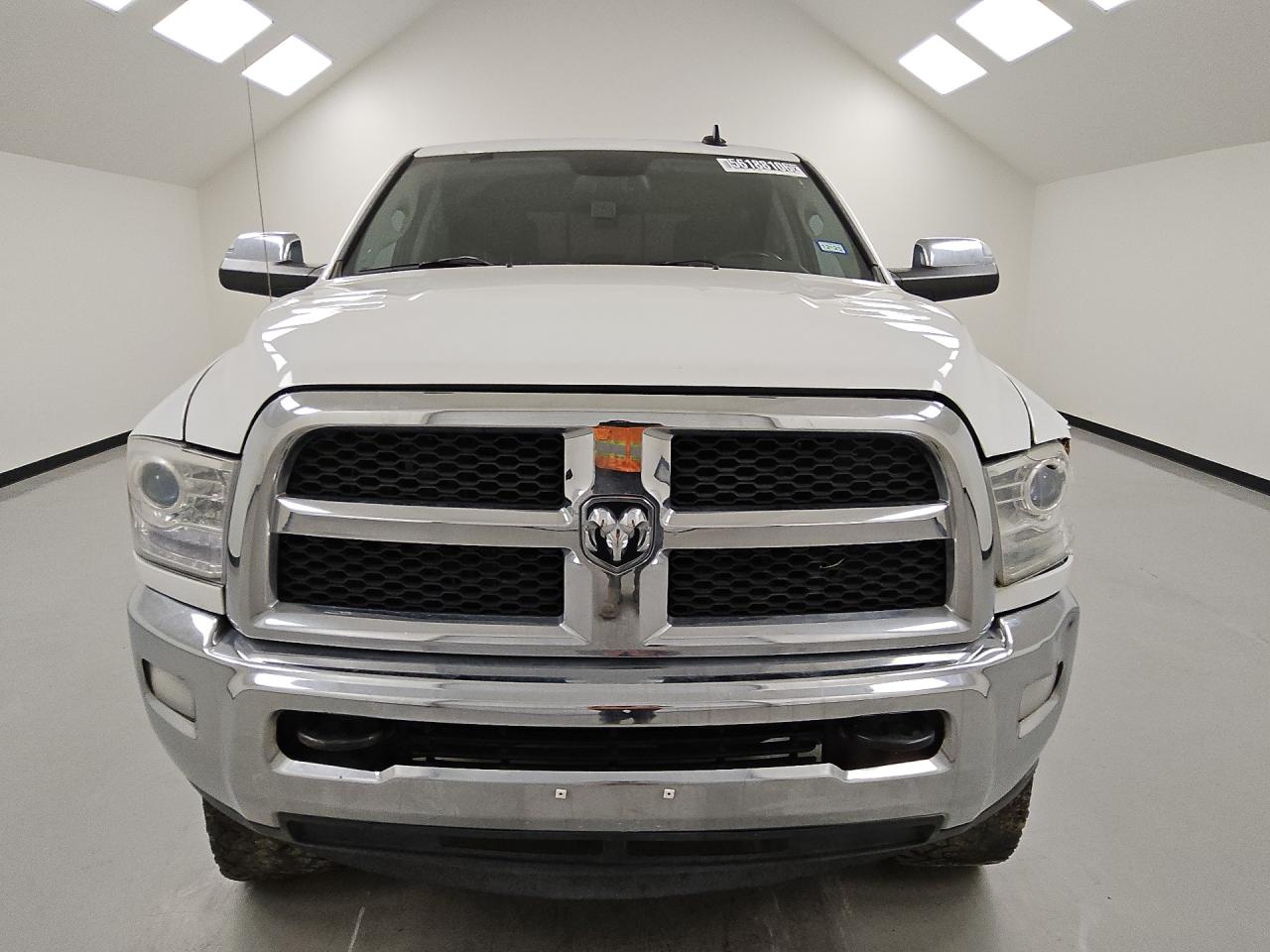 2014 Ram 2500 Laramie White vin: 3C6UR5FJ5EG233774 Damage: Left Head Lamp, Broken, Replacement Required