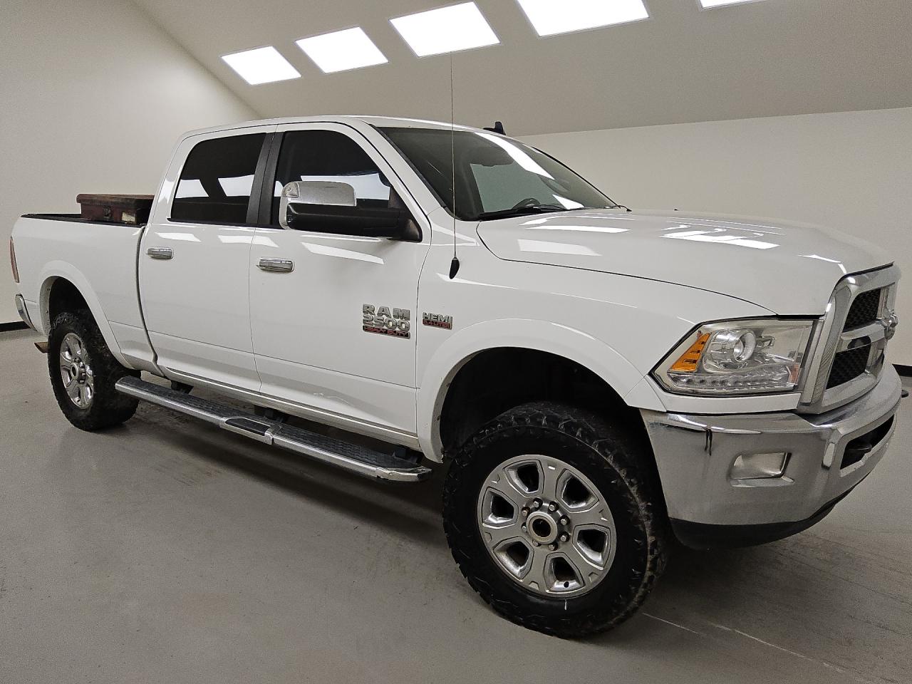 2014 Ram 2500 Laramie White vin: 3C6UR5FJ5EG233774 Damage: Right Front Tire, Worn, Replacement Required
