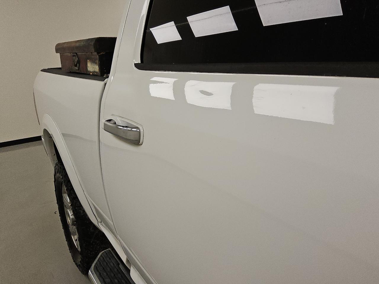 2014 Ram 2500 Laramie White vin: 3C6UR5FJ5EG233774 Damage: Right Rear Door Applique, Chipped, 3