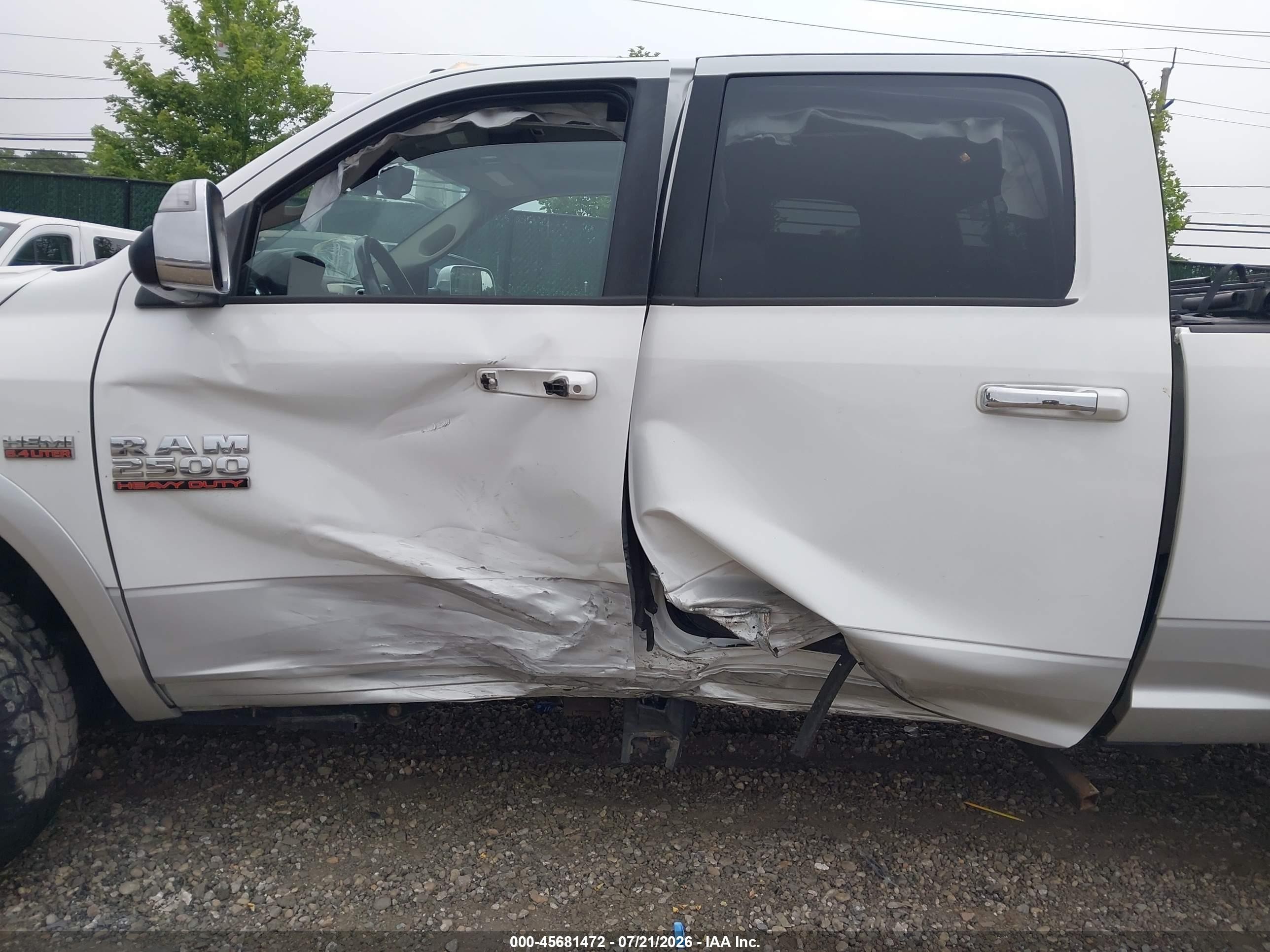 2015 Ram 2500 Laramie Белый vin: 3C6UR5FJ5FG530299