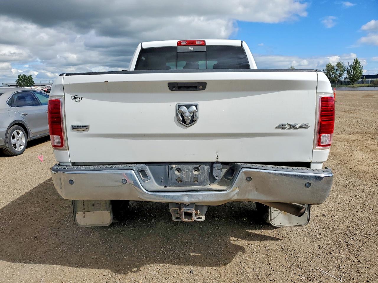 2015 Ram 2500 Laramie White vin: 3C6UR5FJ6FG674718