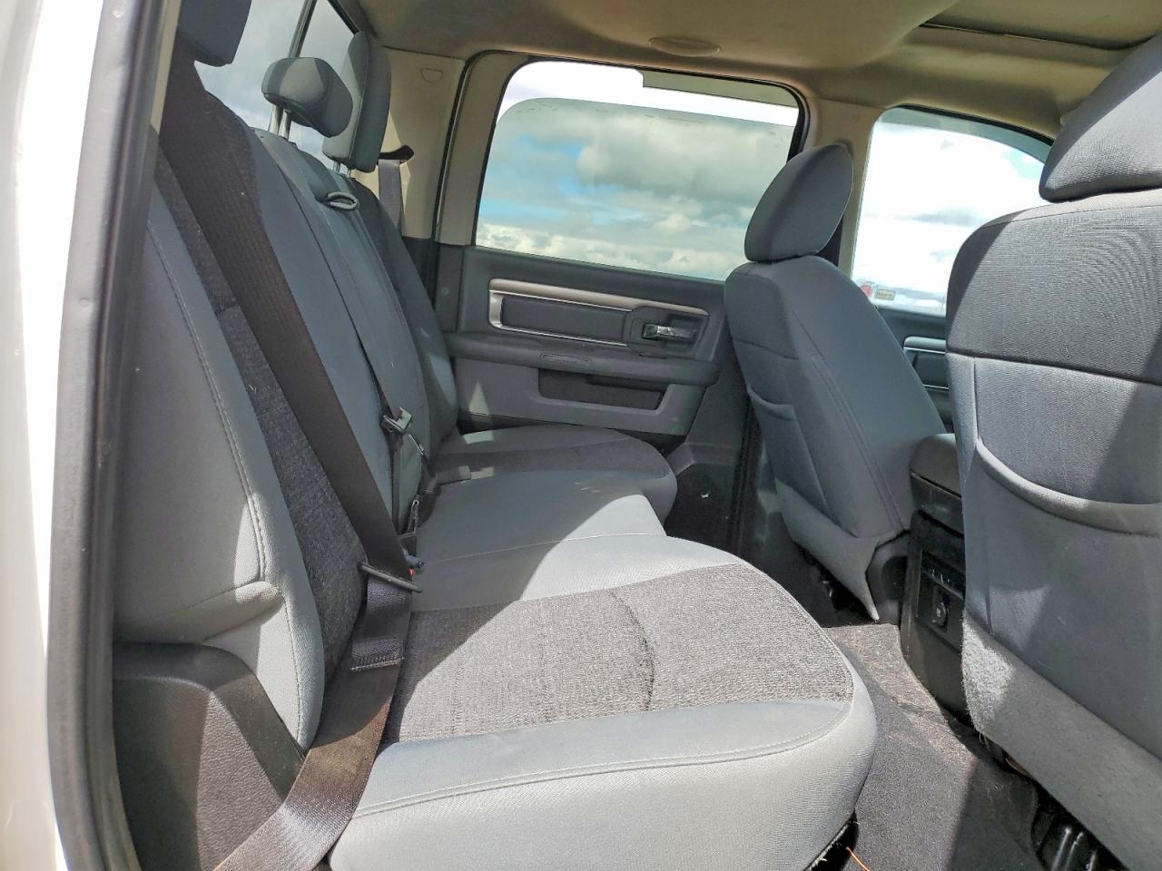 2015 Ram 2500 Laramie White vin: 3C6UR5FJ6FG674718