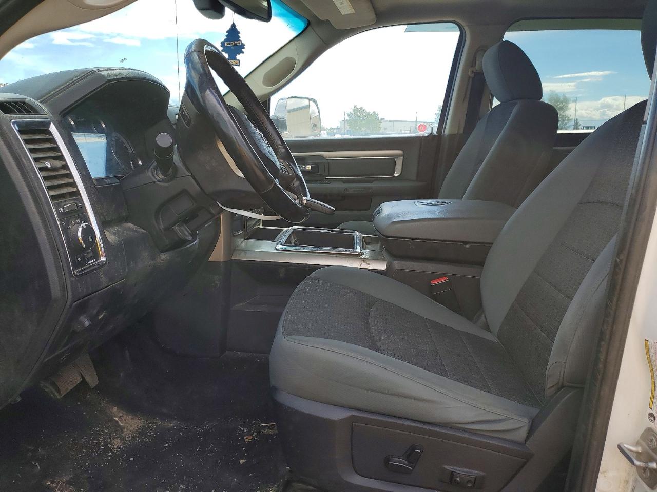 2015 Ram 2500 Laramie White vin: 3C6UR5FJ6FG674718