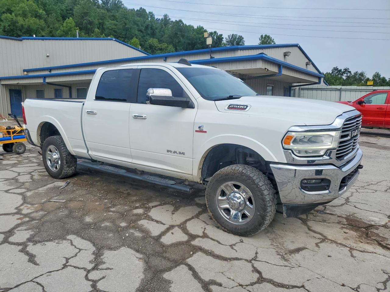 2019 Ram 2500 Laramie White vin: 3C6UR5FL0KG537754