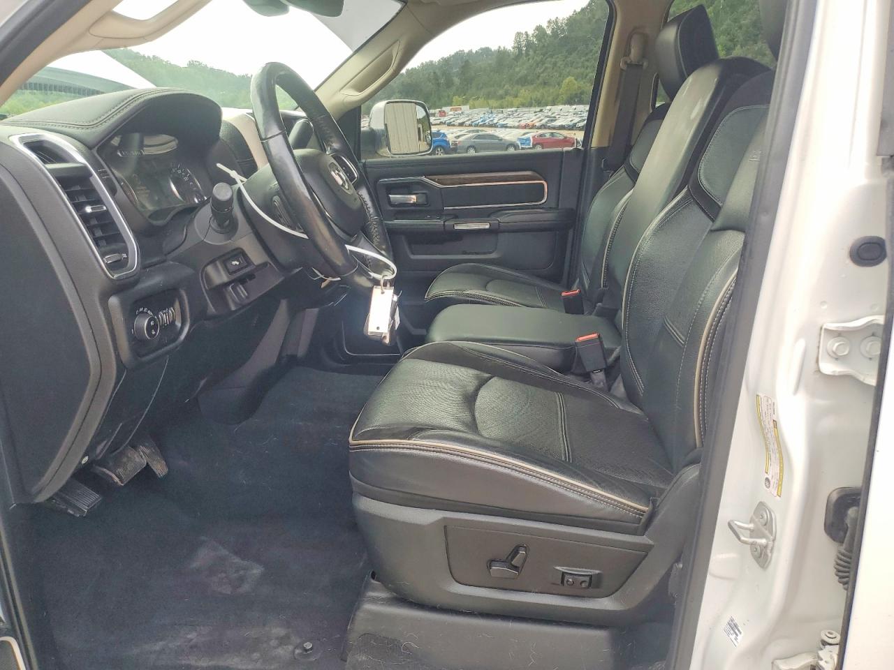 2019 Ram 2500 Laramie White vin: 3C6UR5FL0KG537754