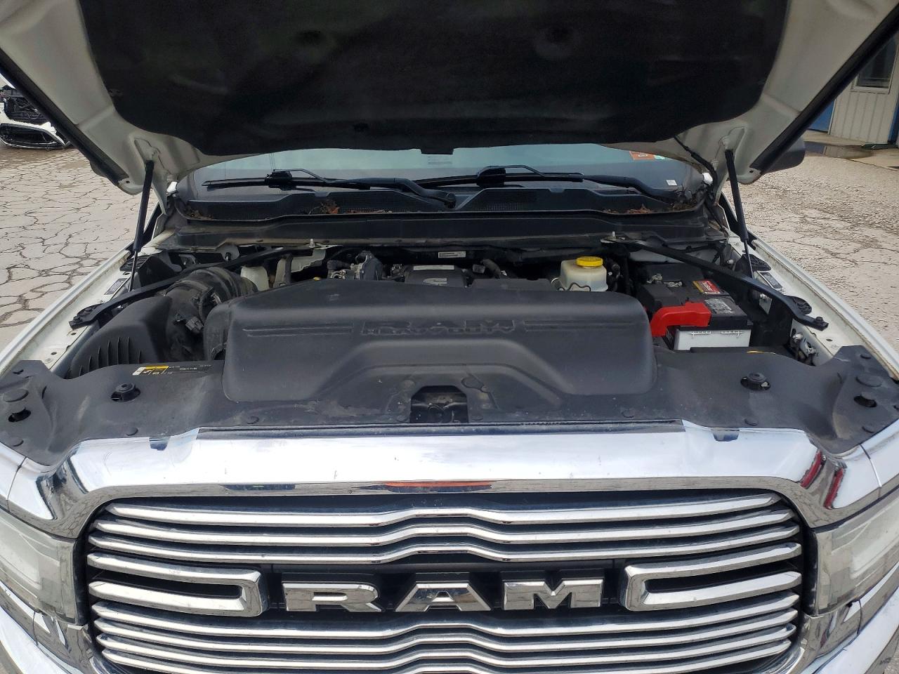 2019 Ram 2500 Laramie White vin: 3C6UR5FL0KG537754