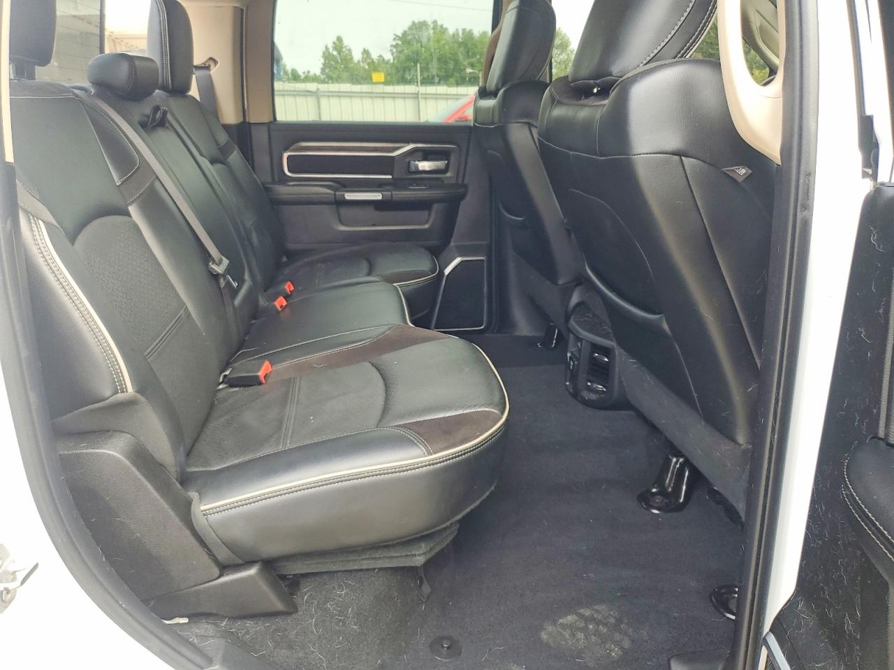 2019 Ram 2500 Laramie White vin: 3C6UR5FL0KG537754