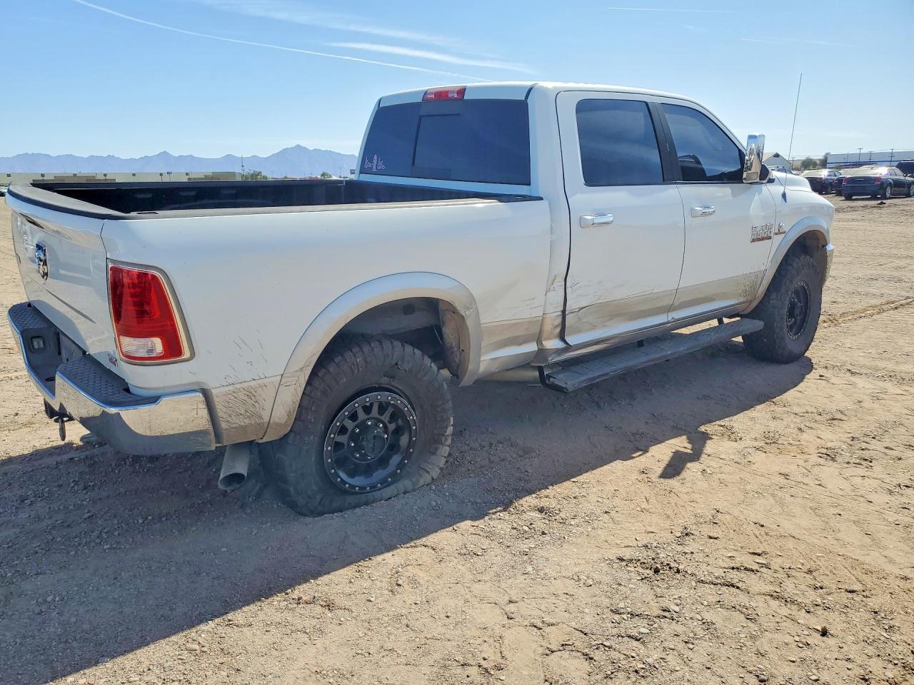 2013 Ram 2500 Laramie White vin: 3C6UR5FL1DG573276