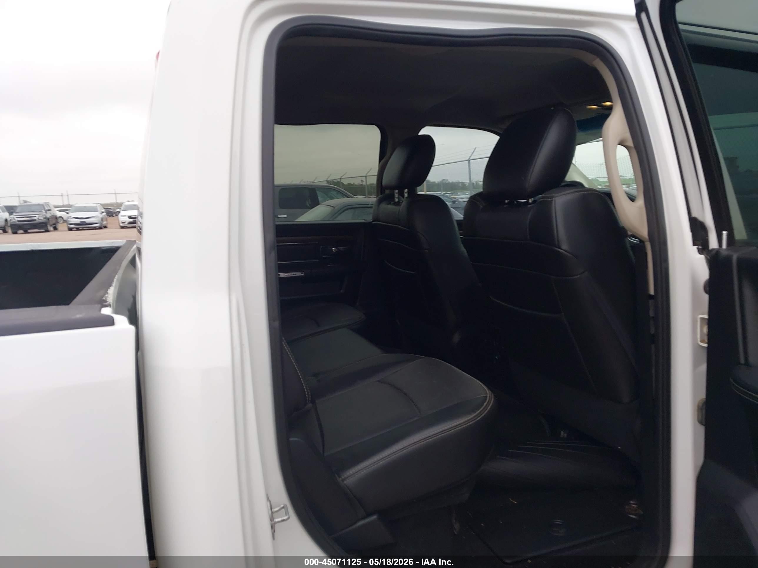 2015 Ram 2500 Laramie White vin: 3C6UR5FL2FG603467