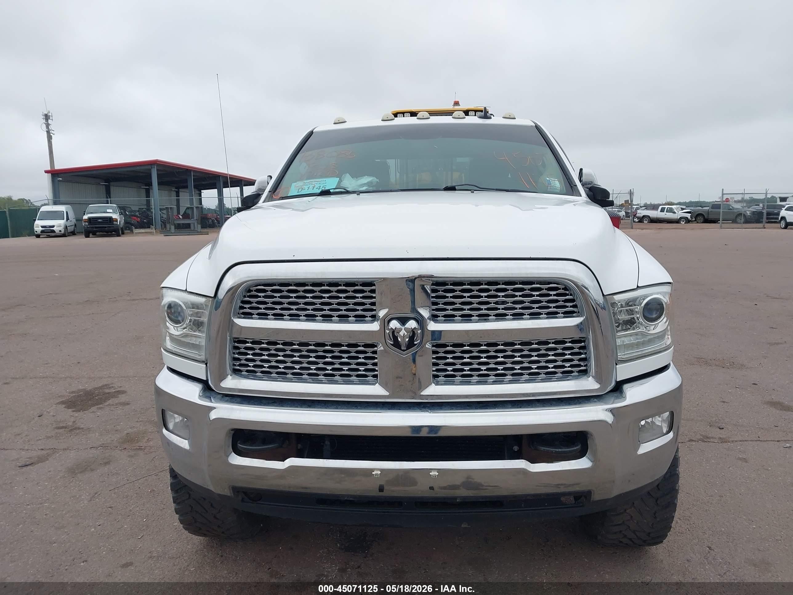 2015 Ram 2500 Laramie White vin: 3C6UR5FL2FG603467